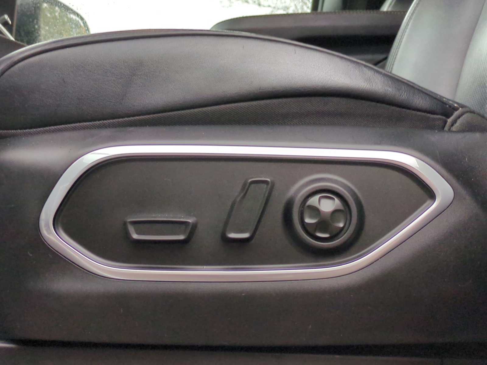 Thumbnail: 2024 Jeep Wagoneer - 17