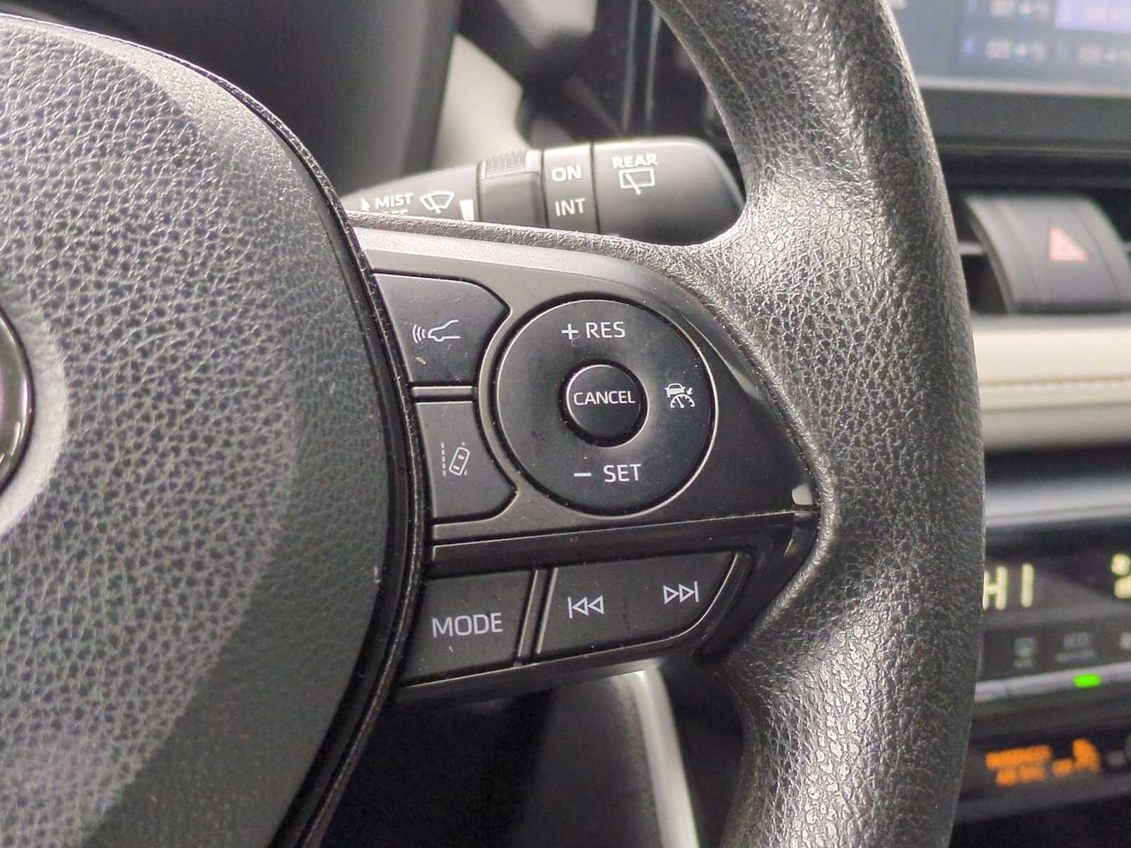 Thumbnail: 2020 Toyota RAV4 - 26