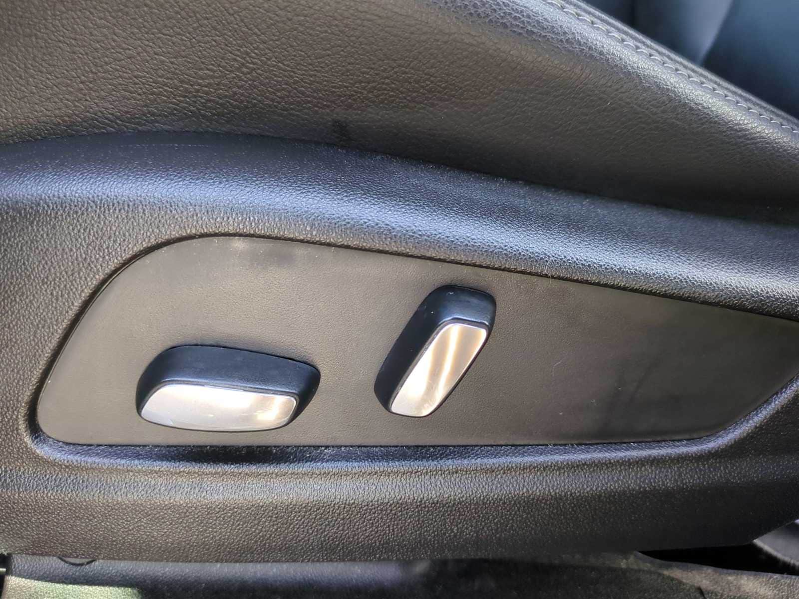 Thumbnail: 2024 Cadillac XT6 - 17