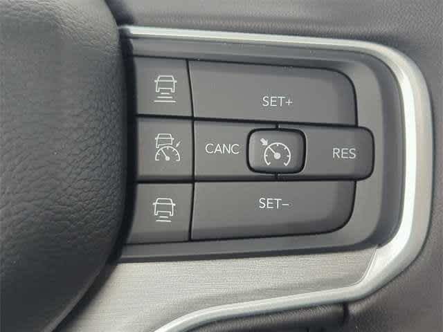 Thumbnail: 2025 Jeep Wagoneer - 28