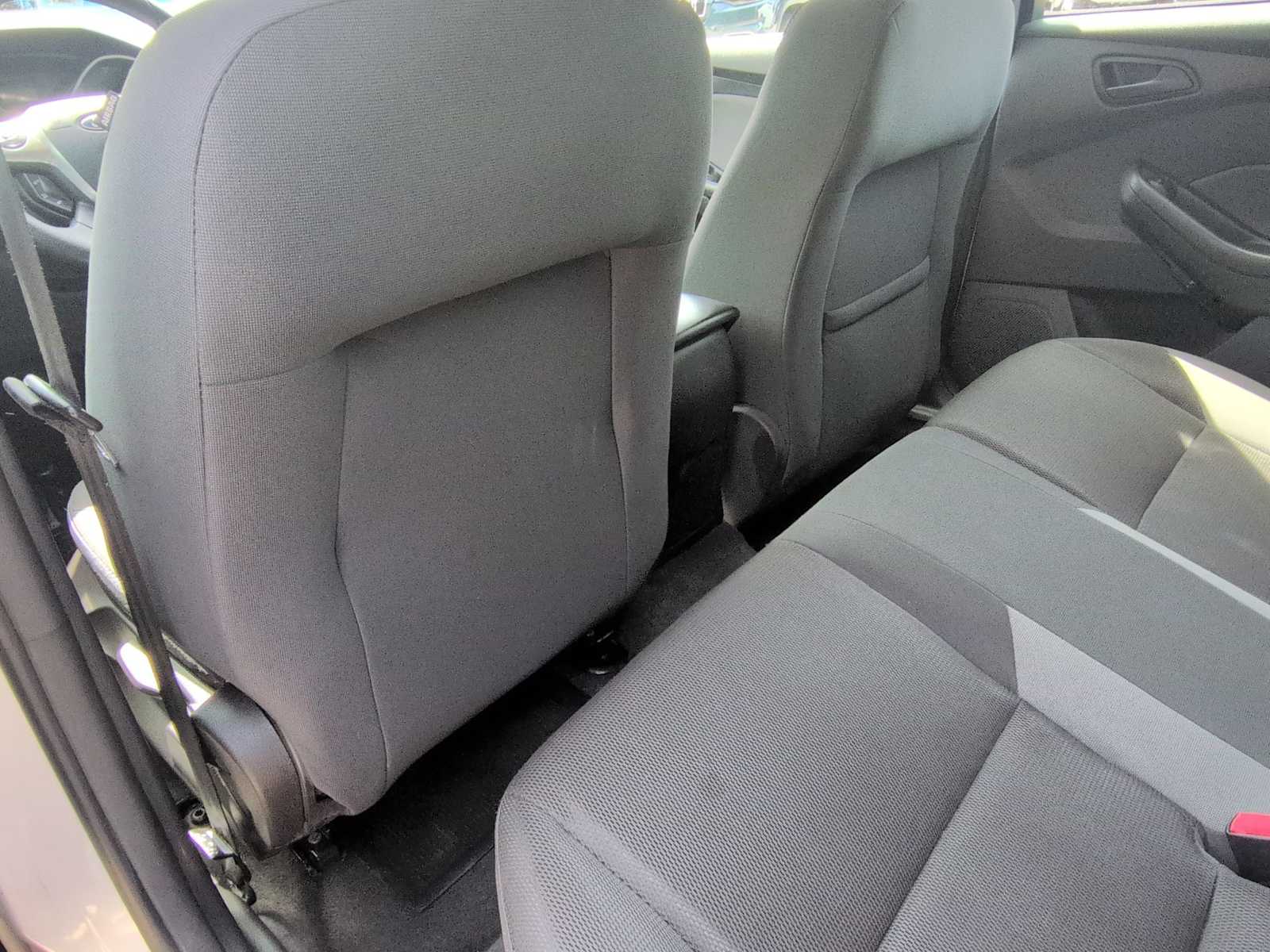 Thumbnail: 2012 Ford Focus - 17