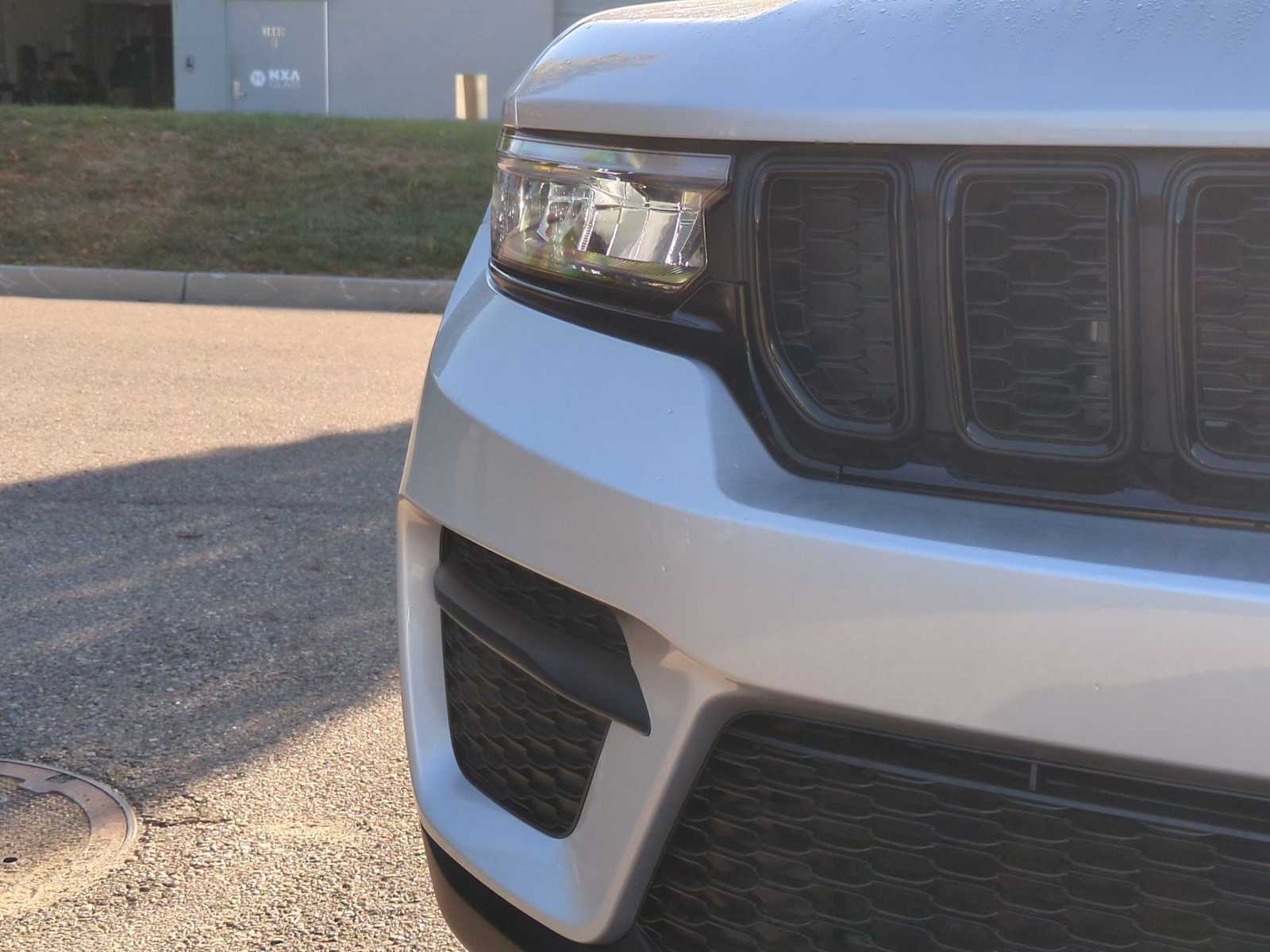 Thumbnail: 2025 Jeep Grand Cherokee - 11