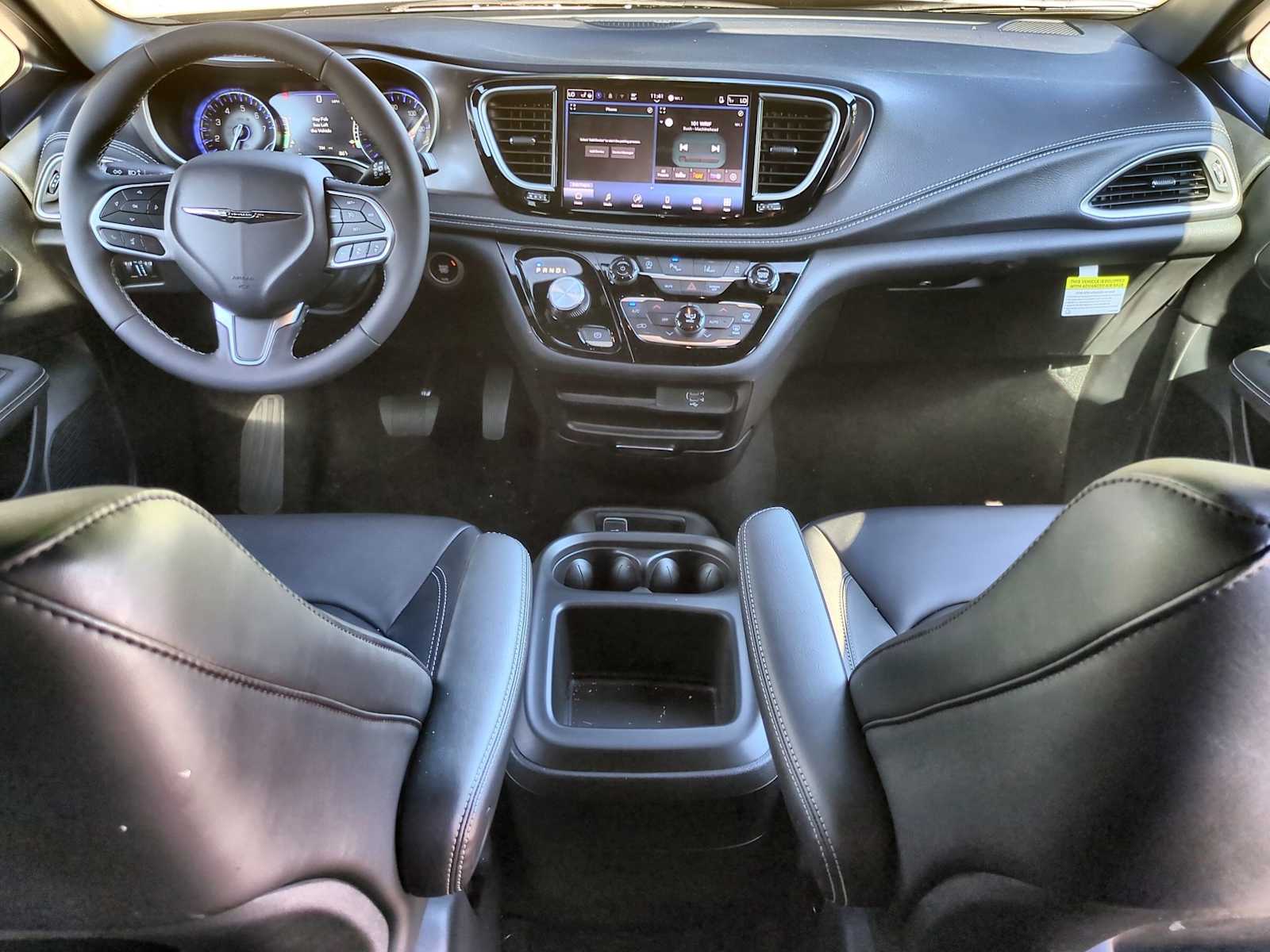 Thumbnail: 2026 Chrysler Pacifica - 15