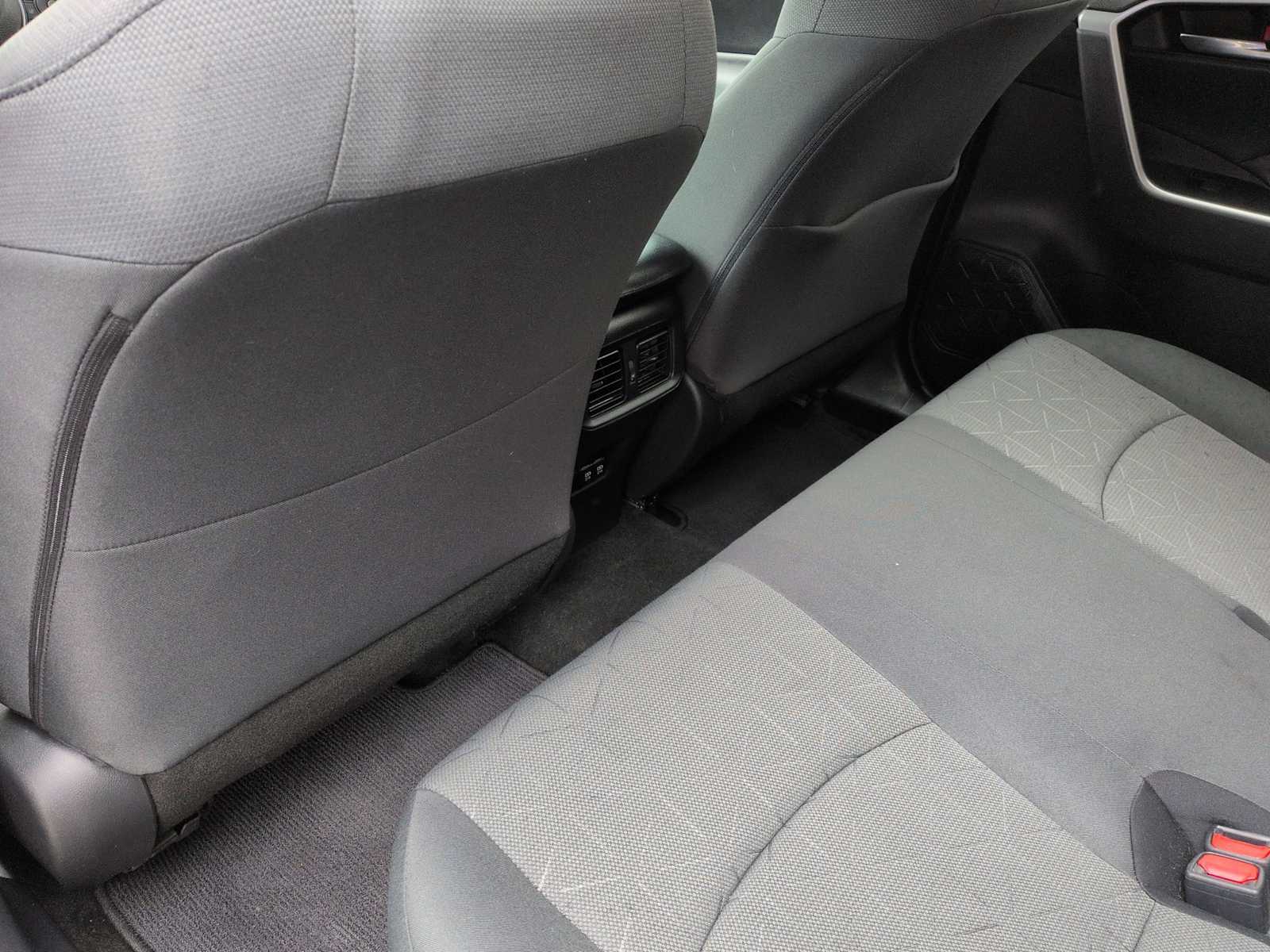 Thumbnail: 2020 Toyota RAV4 - 19