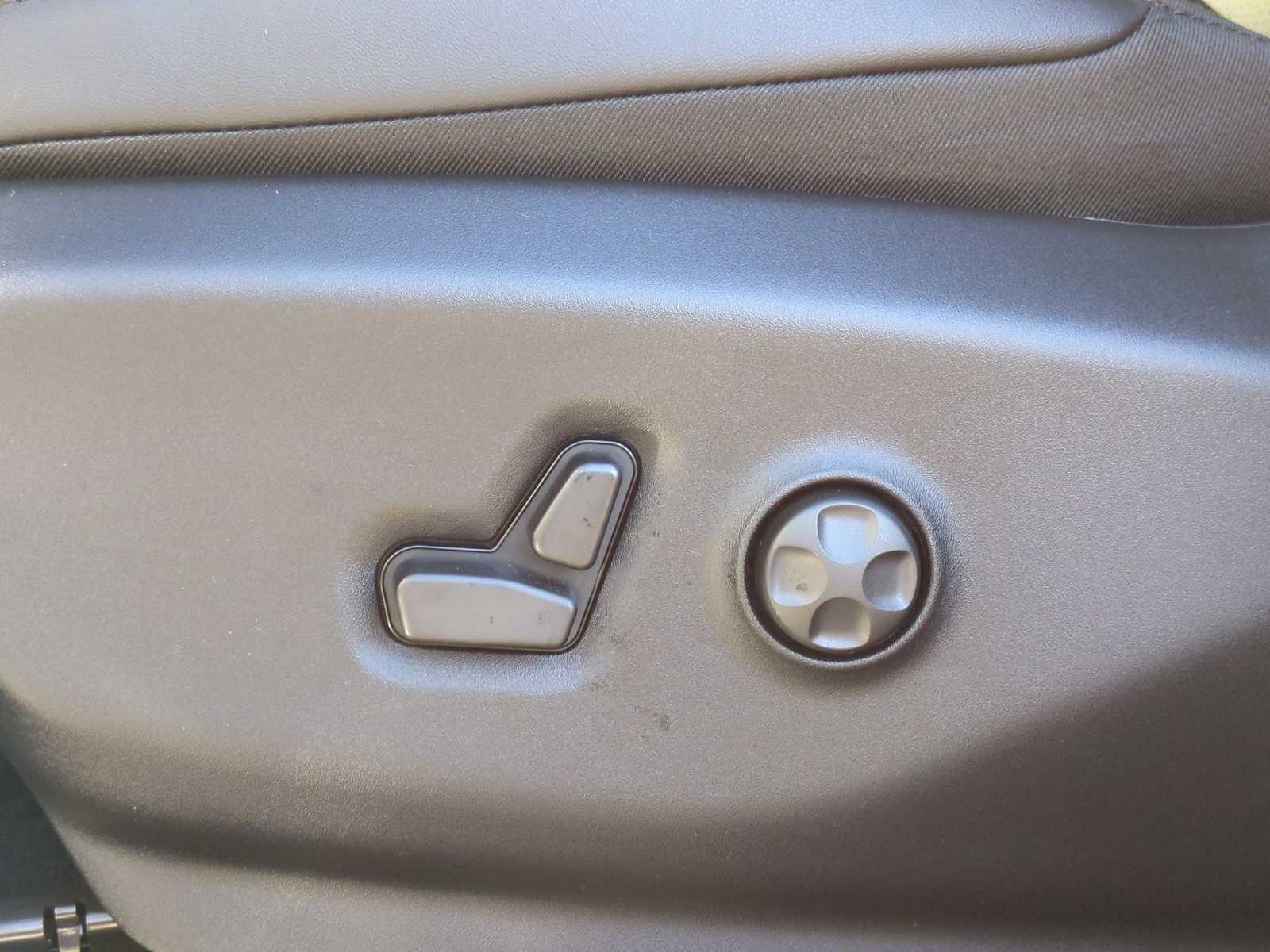 Thumbnail: 2026 Chrysler Pacifica - 17