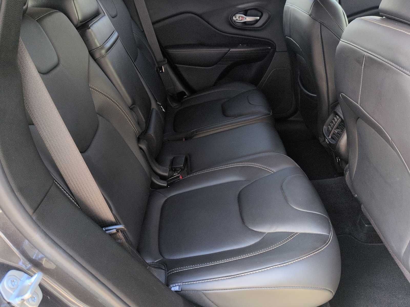 Thumbnail: 2017 Jeep Cherokee - 21