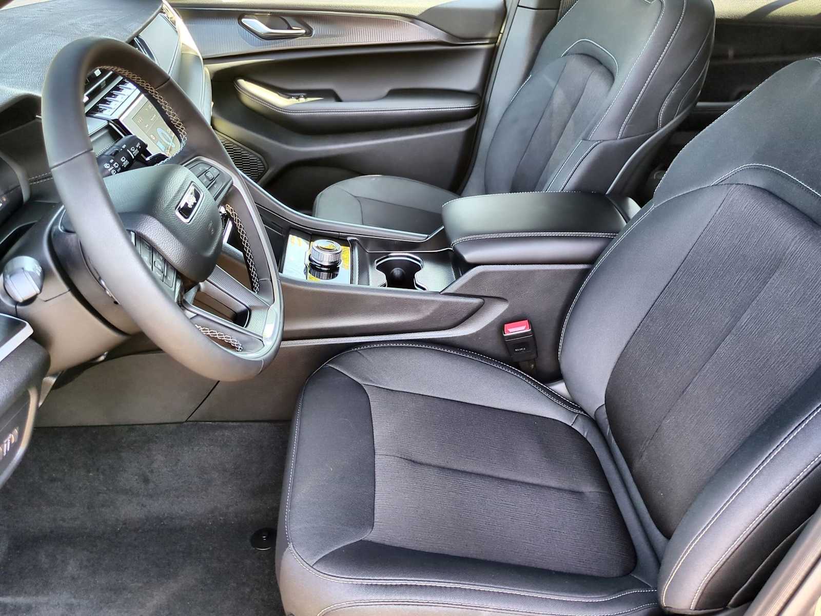 Thumbnail: 2025 Jeep Grand Cherokee L - 16