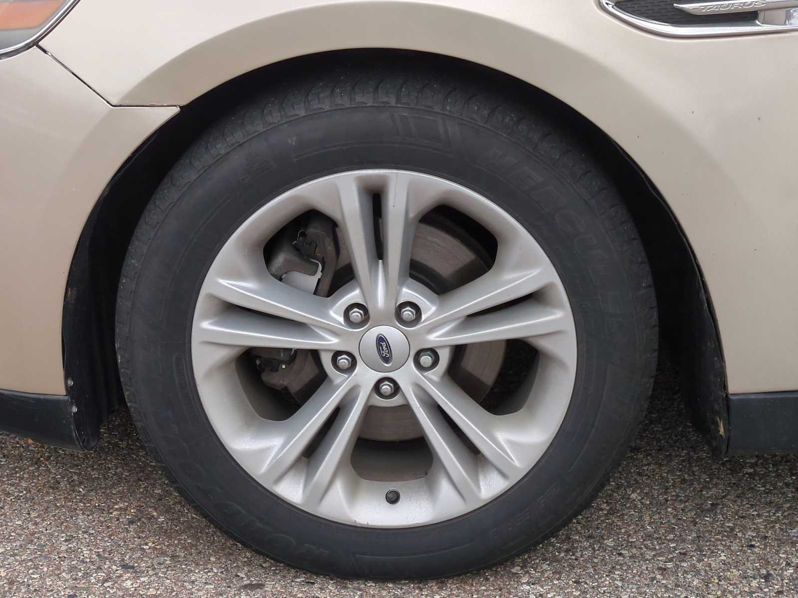 Thumbnail: 2017 Ford Taurus - 14