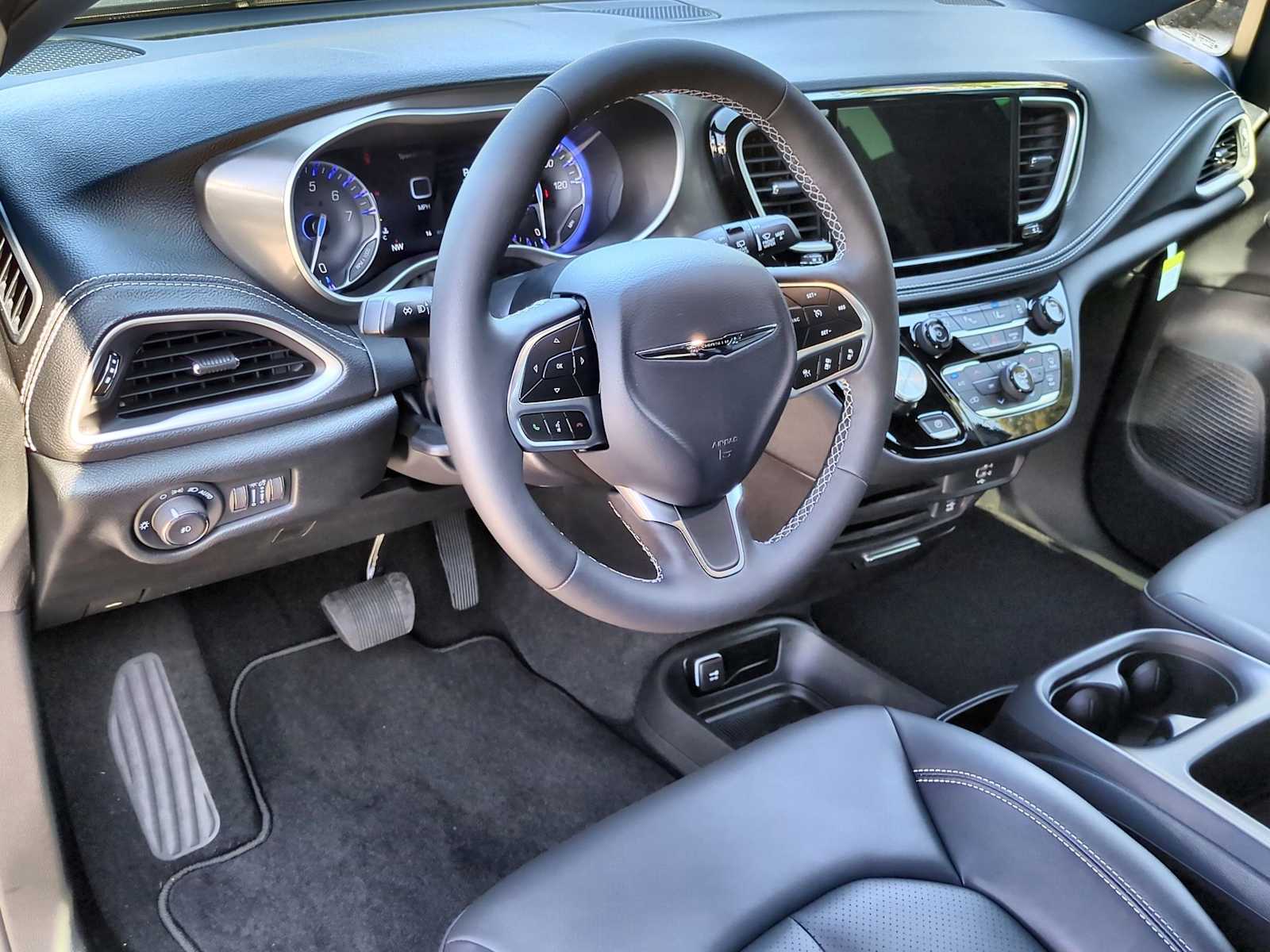 Thumbnail: 2026 Chrysler Pacifica - 9