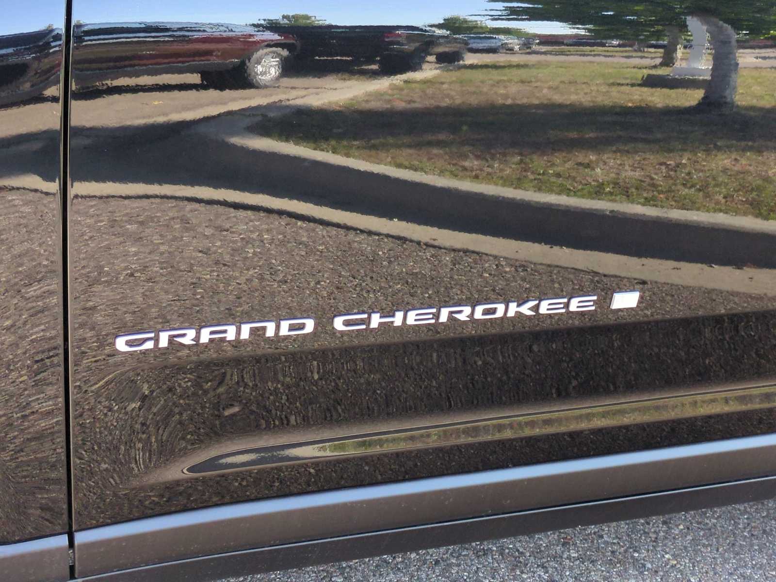 Thumbnail: 2025 Jeep Grand Cherokee - 13