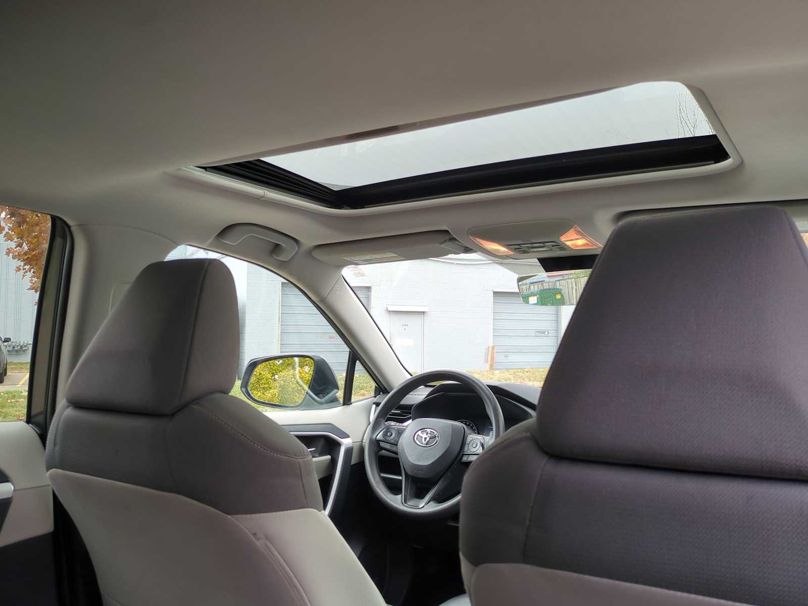 Thumbnail: 2020 Toyota RAV4 - 22