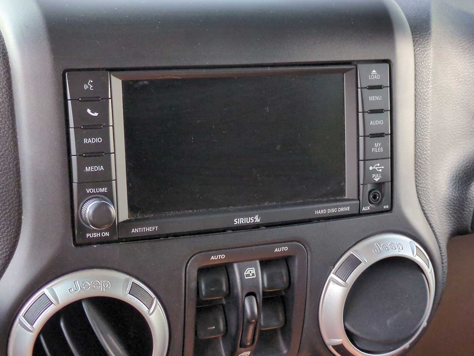 2015 Jeep Wrangler Unlimited Sahara 29