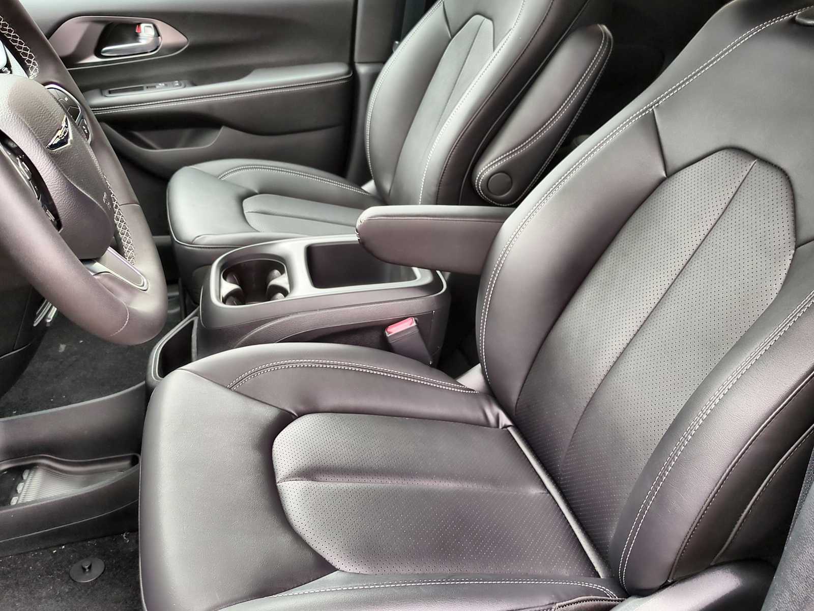 Thumbnail: 2026 Chrysler Pacifica - 16