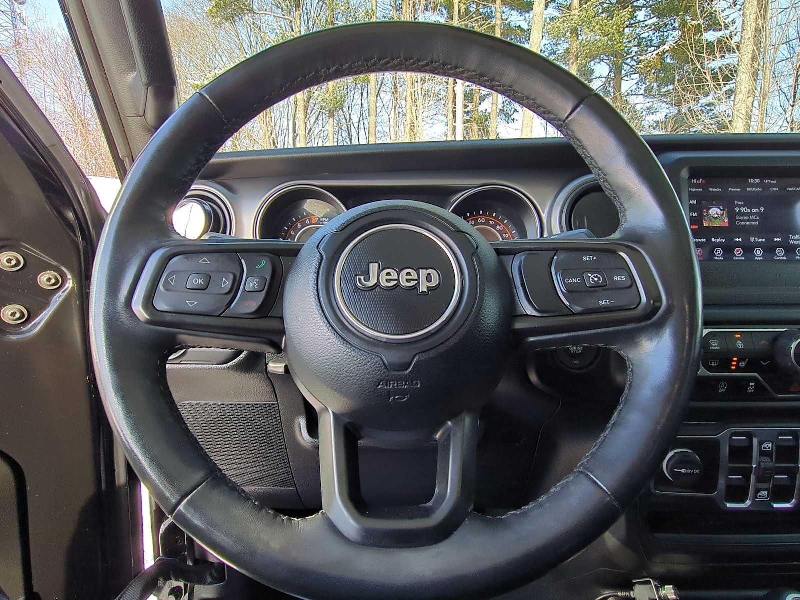 Thumbnail: 2022 Jeep Gladiator - 23