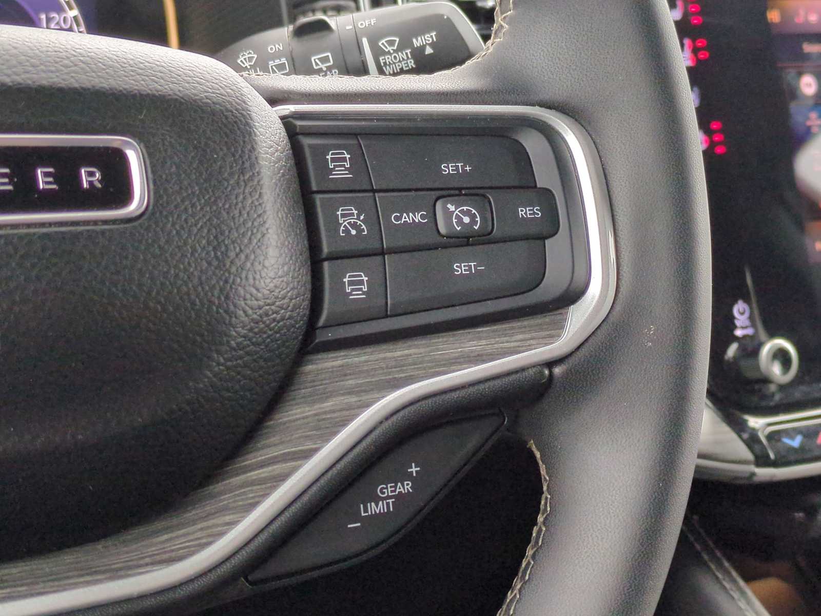 Thumbnail: 2024 Jeep Wagoneer - 24