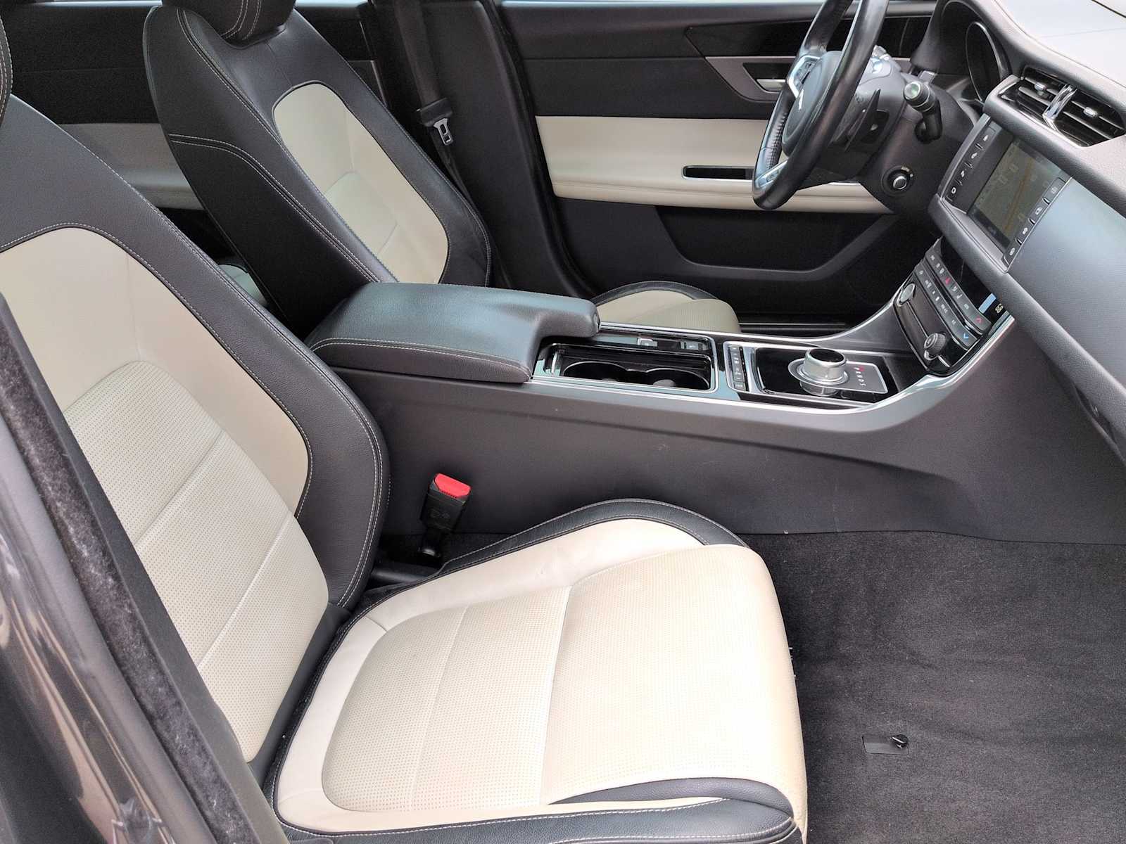 Thumbnail: 2016 Jaguar XF - 22