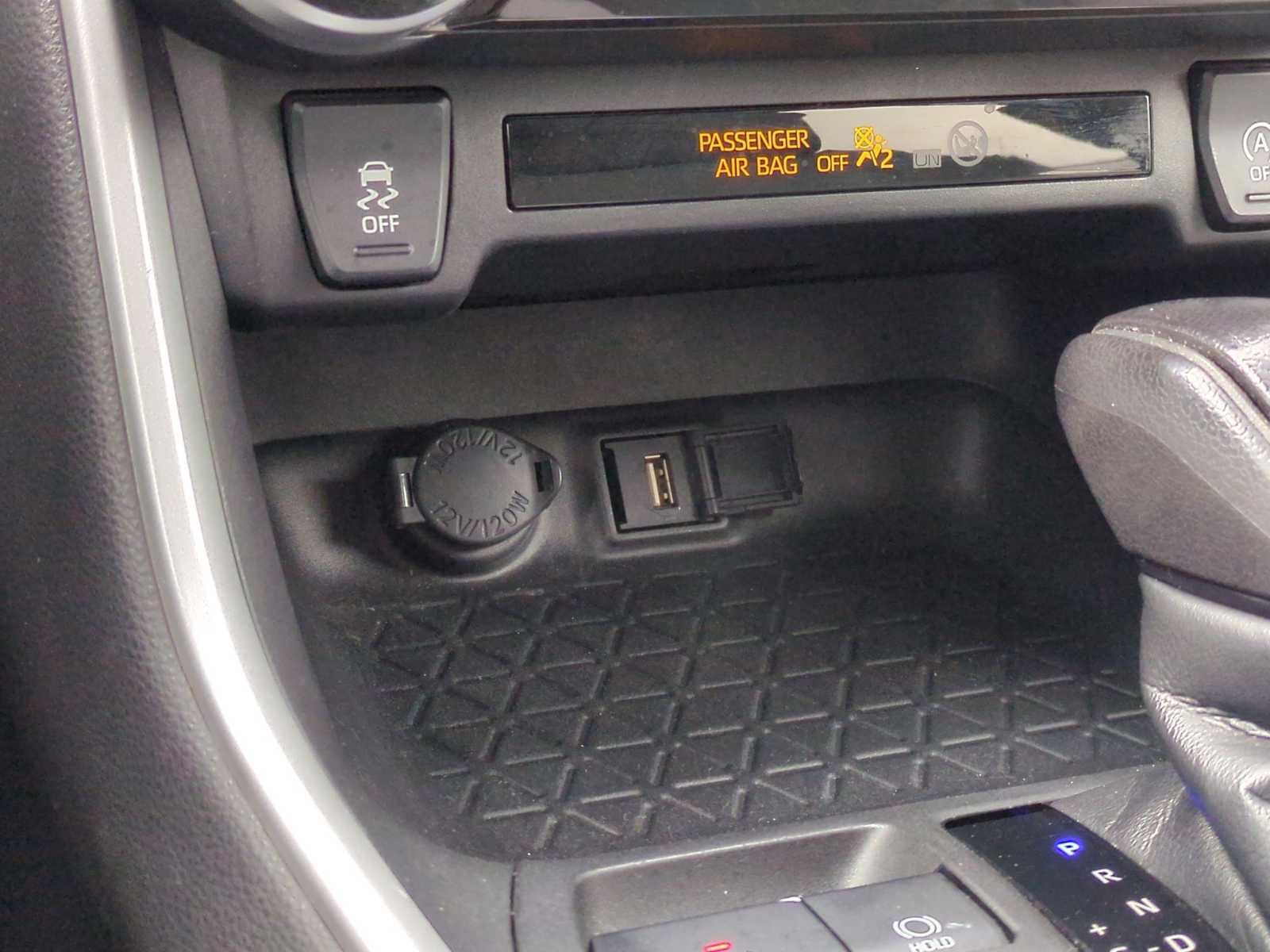 Thumbnail: 2020 Toyota RAV4 - 33