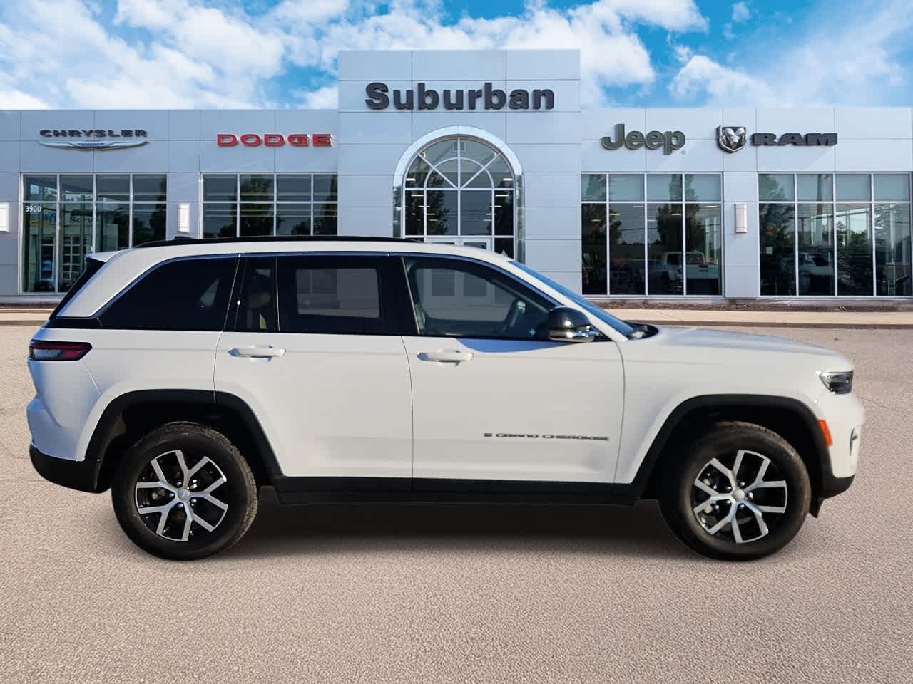 Thumbnail: 2025 Jeep Grand Cherokee - 9