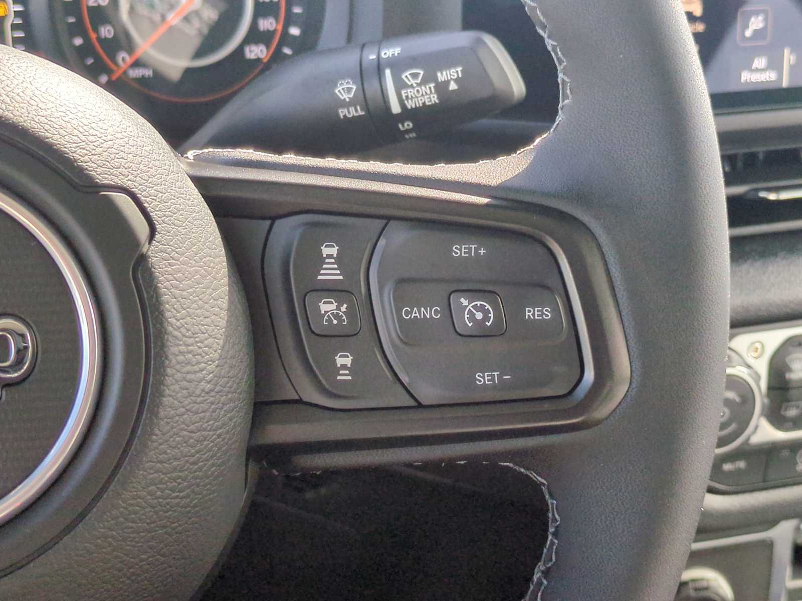 Thumbnail: 2025 Jeep Gladiator - 24