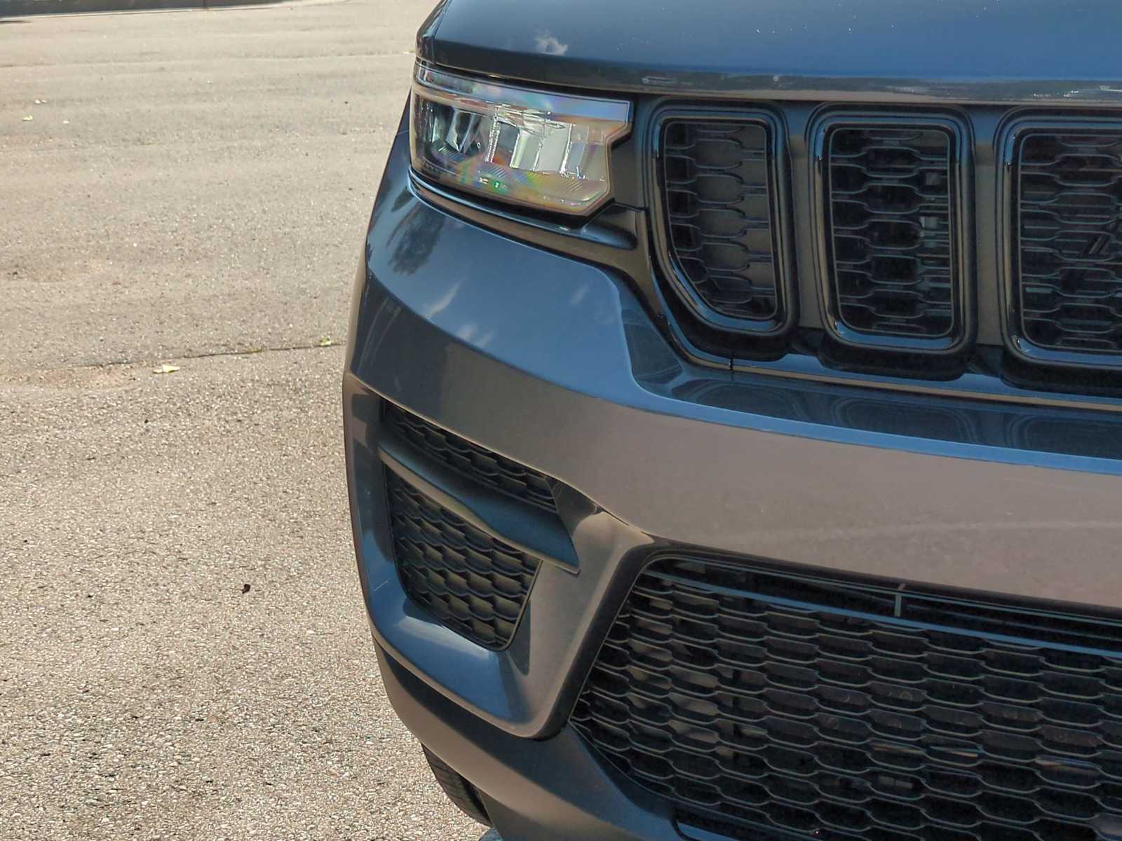 Thumbnail: 2025 Jeep Grand Cherokee - 11