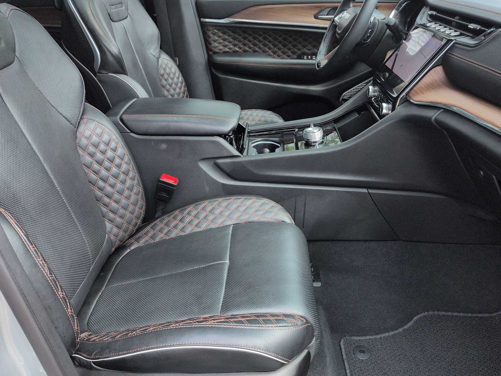 Thumbnail: 2024 Jeep Grand Cherokee L - 23