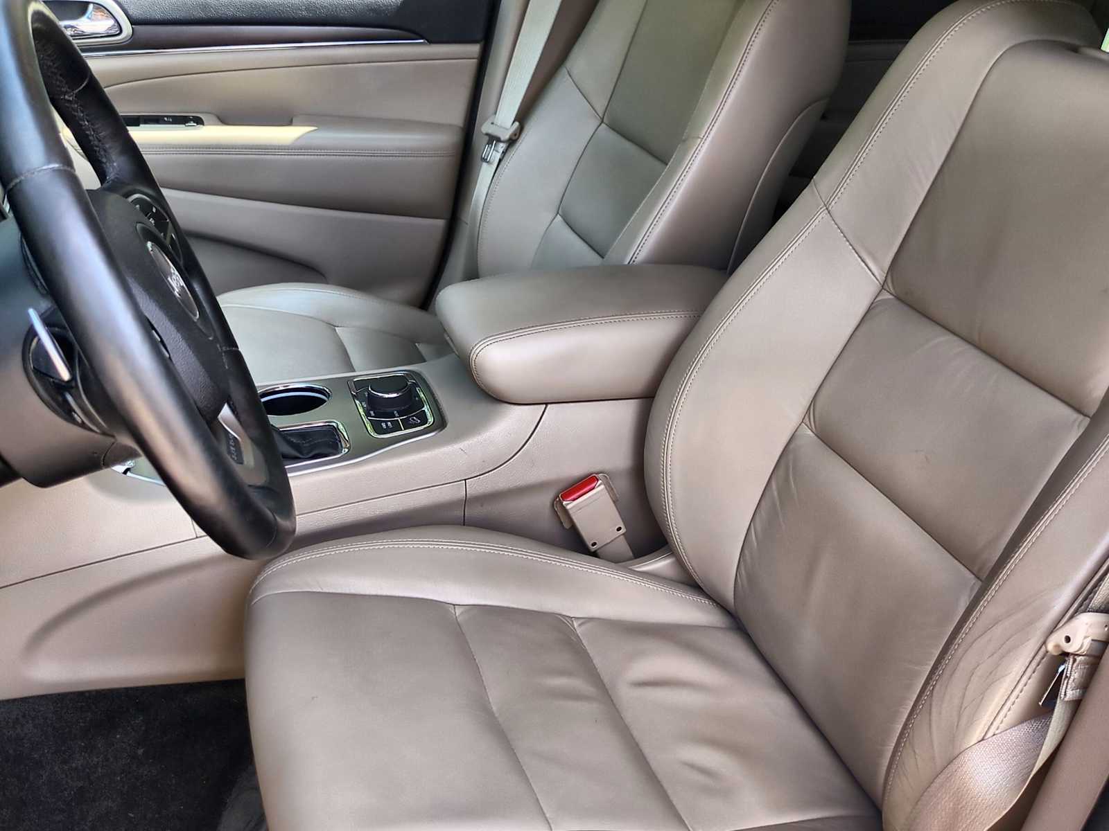 Thumbnail: 2017 Jeep Grand Cherokee - 17