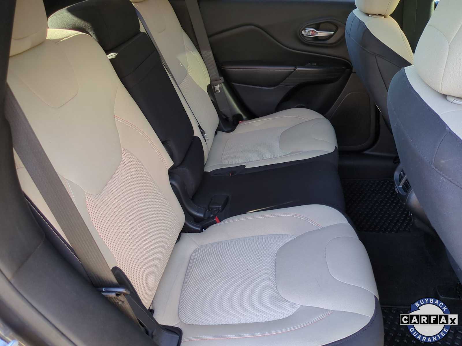 Thumbnail: 2016 Jeep Cherokee - 21