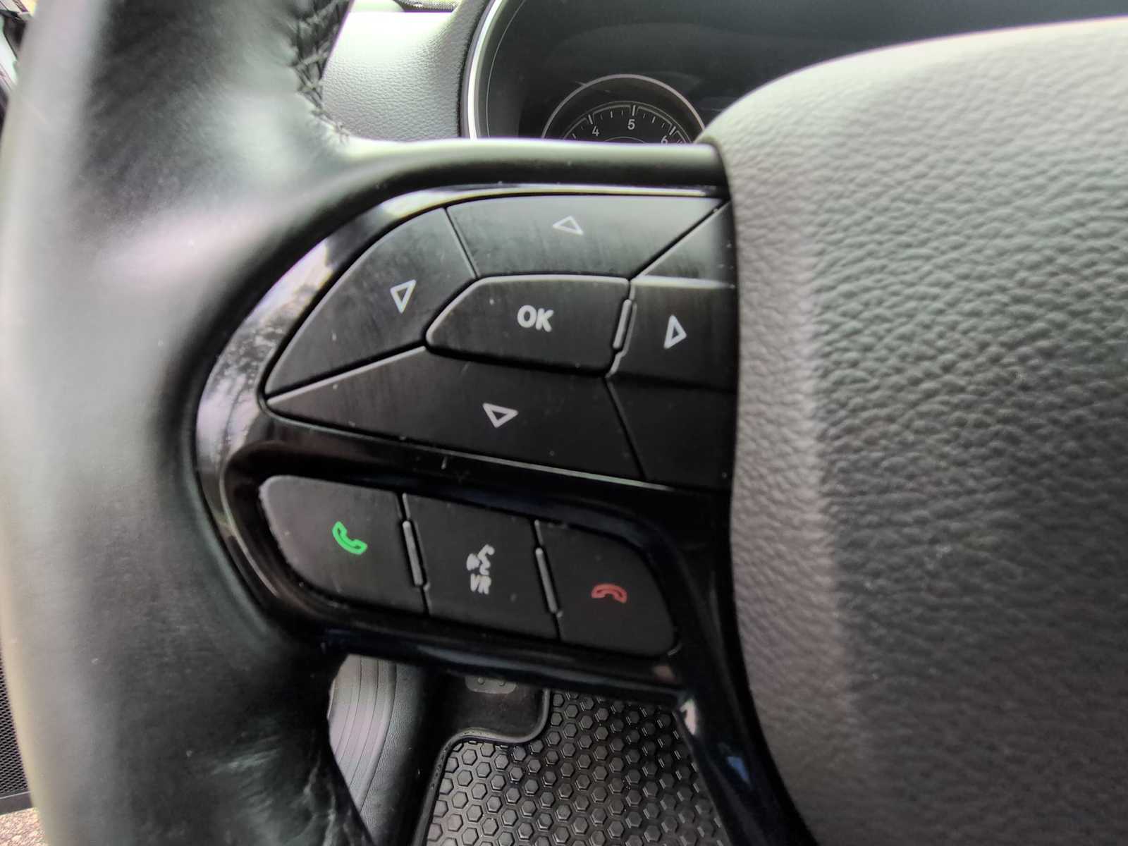 Thumbnail: 2019 Jeep Cherokee - 24