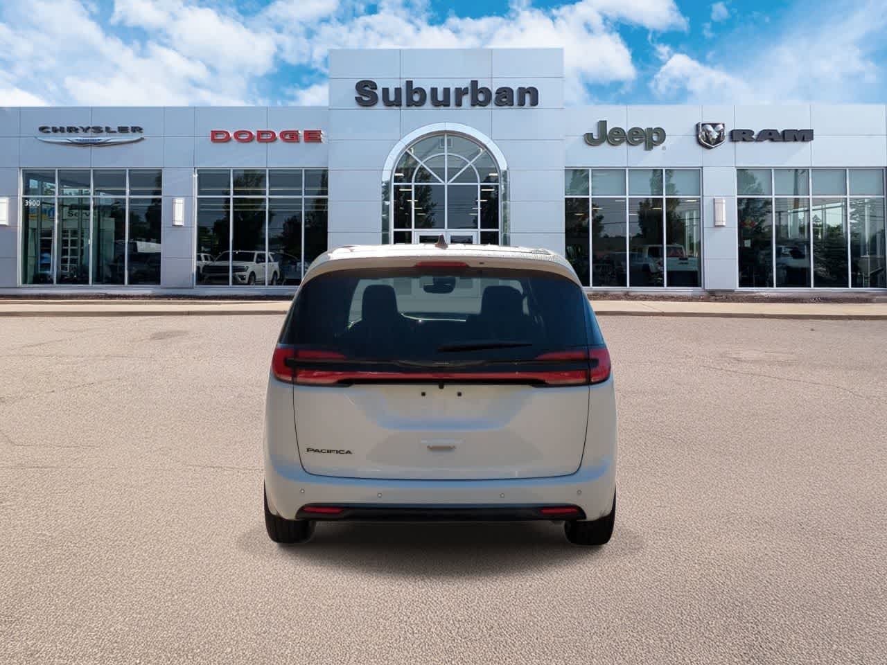 Thumbnail: 2026 Chrysler Pacifica - 7