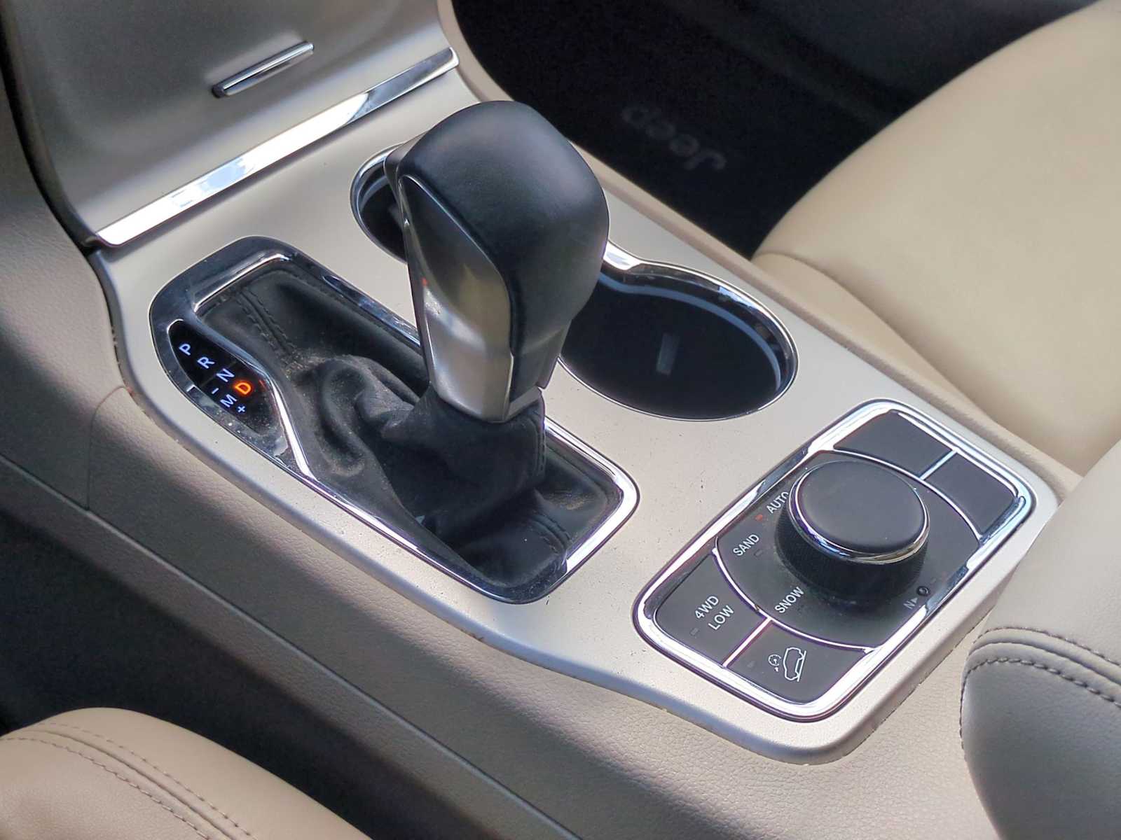 Thumbnail: 2017 Jeep Grand Cherokee - 35