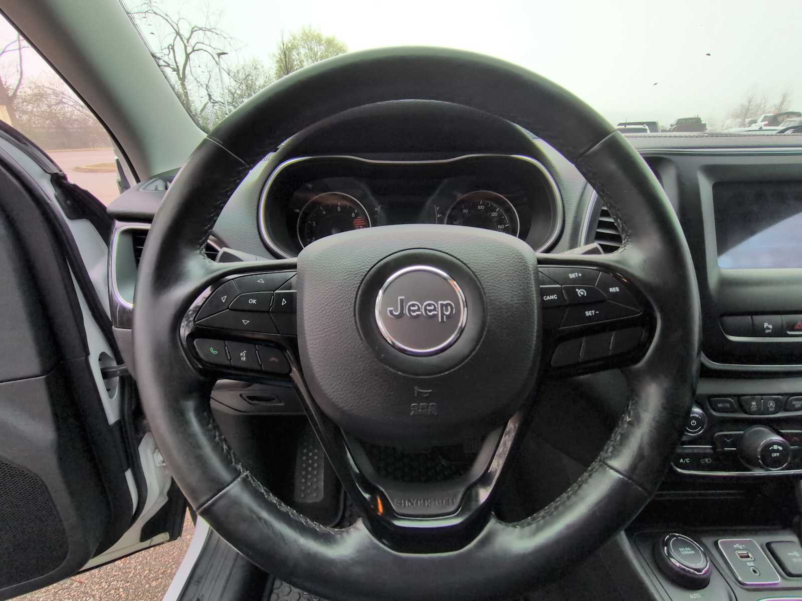 Thumbnail: 2019 Jeep Cherokee - 23