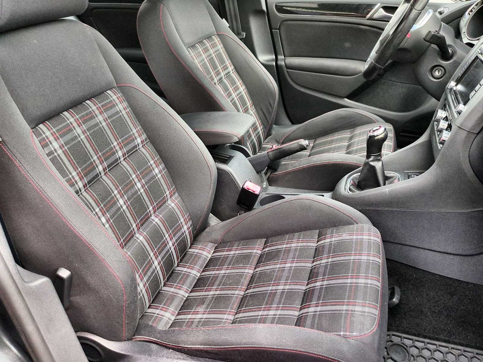 Thumbnail: 2011 Volkswagen Golf - 22