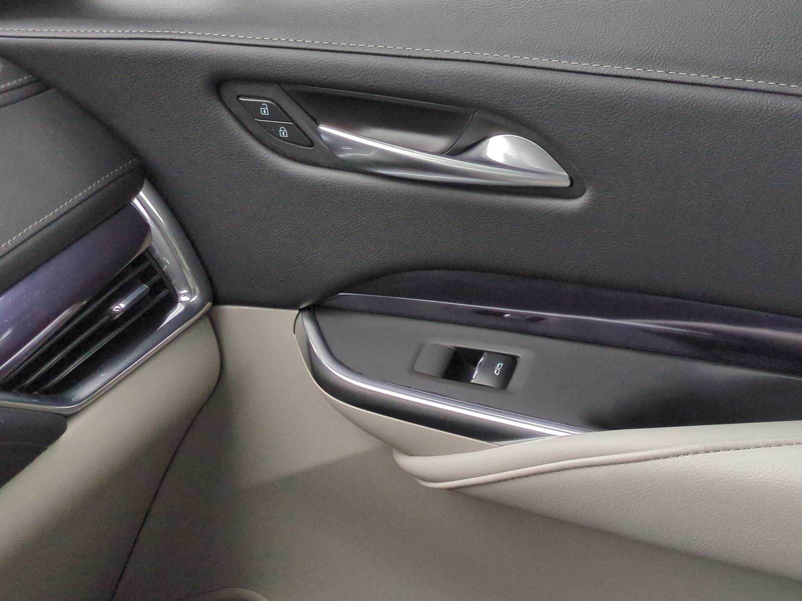 Thumbnail: 2022 Cadillac XT4 - 37