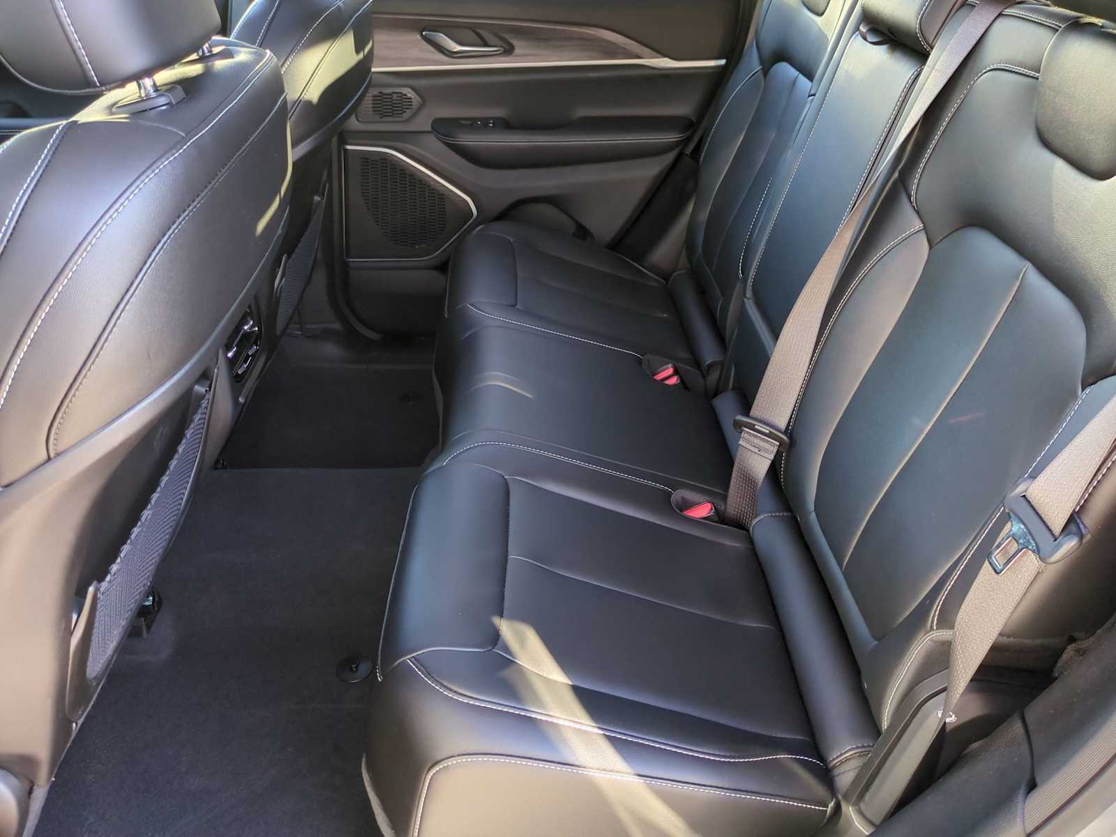 Thumbnail: 2024 Jeep Grand Cherokee - 21