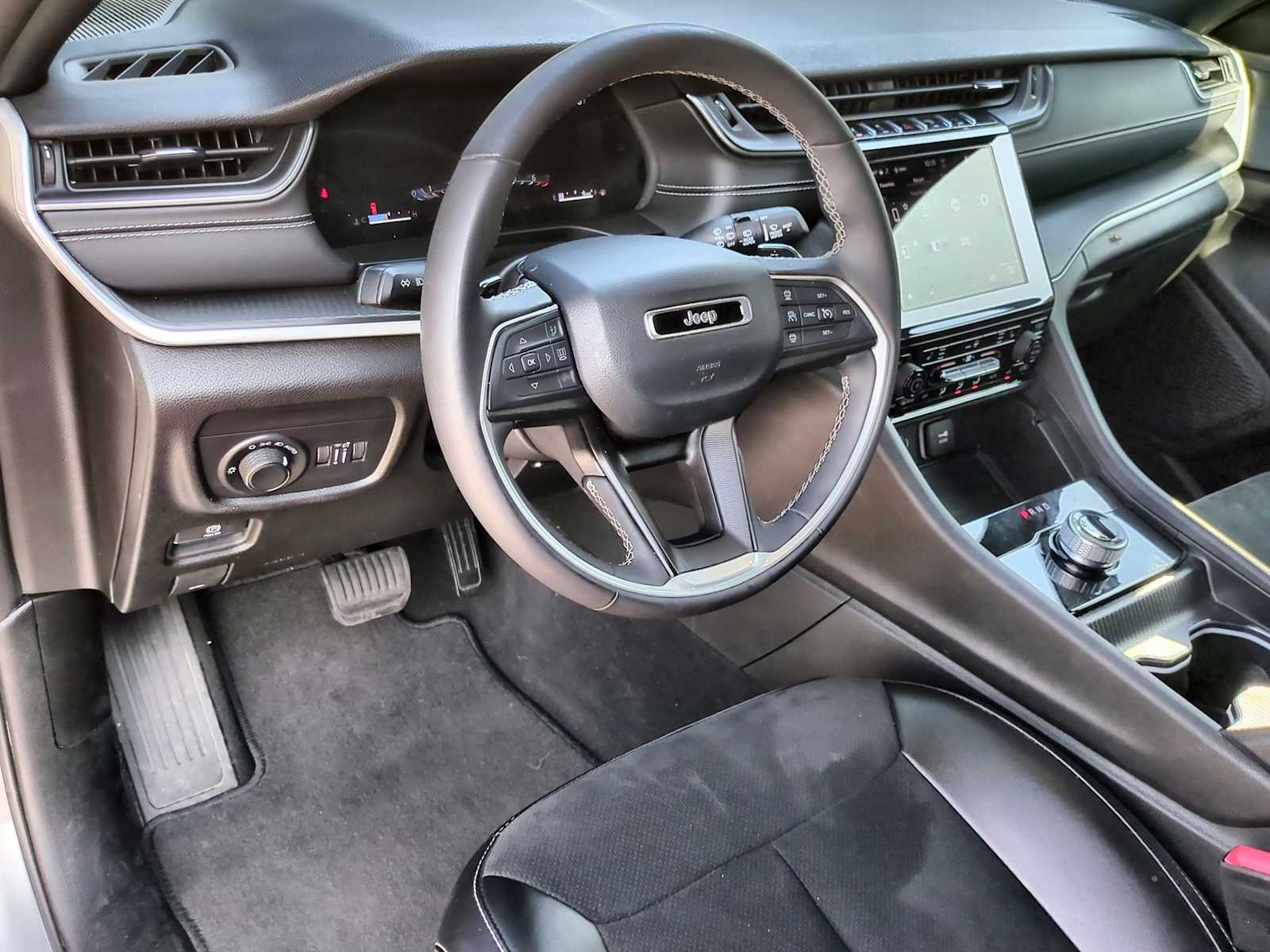 Thumbnail: 2024 Jeep Grand Cherokee L - 10