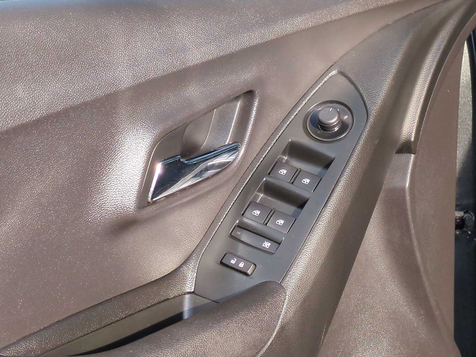 Thumbnail: 2019 Chevrolet Trax - 36