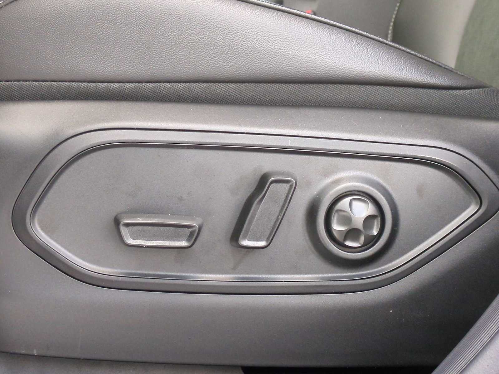 Thumbnail: 2026 Jeep Grand Cherokee - 17