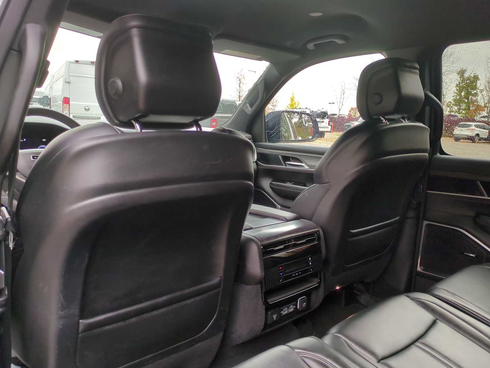 Thumbnail: 2024 Jeep Wagoneer - 18