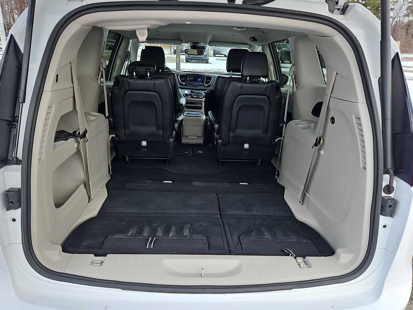 Thumbnail: 2024 Chrysler Pacifica - 38