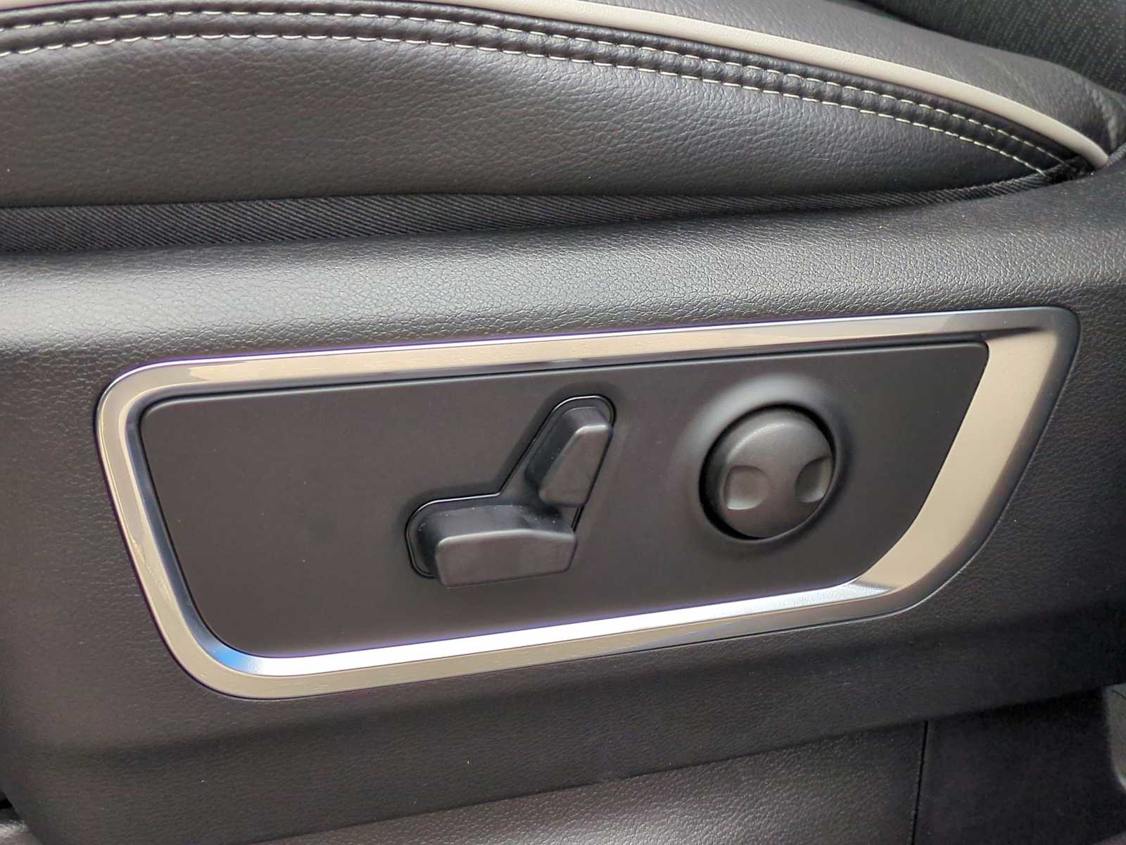 Thumbnail: 2026 RAM 1500 - 17