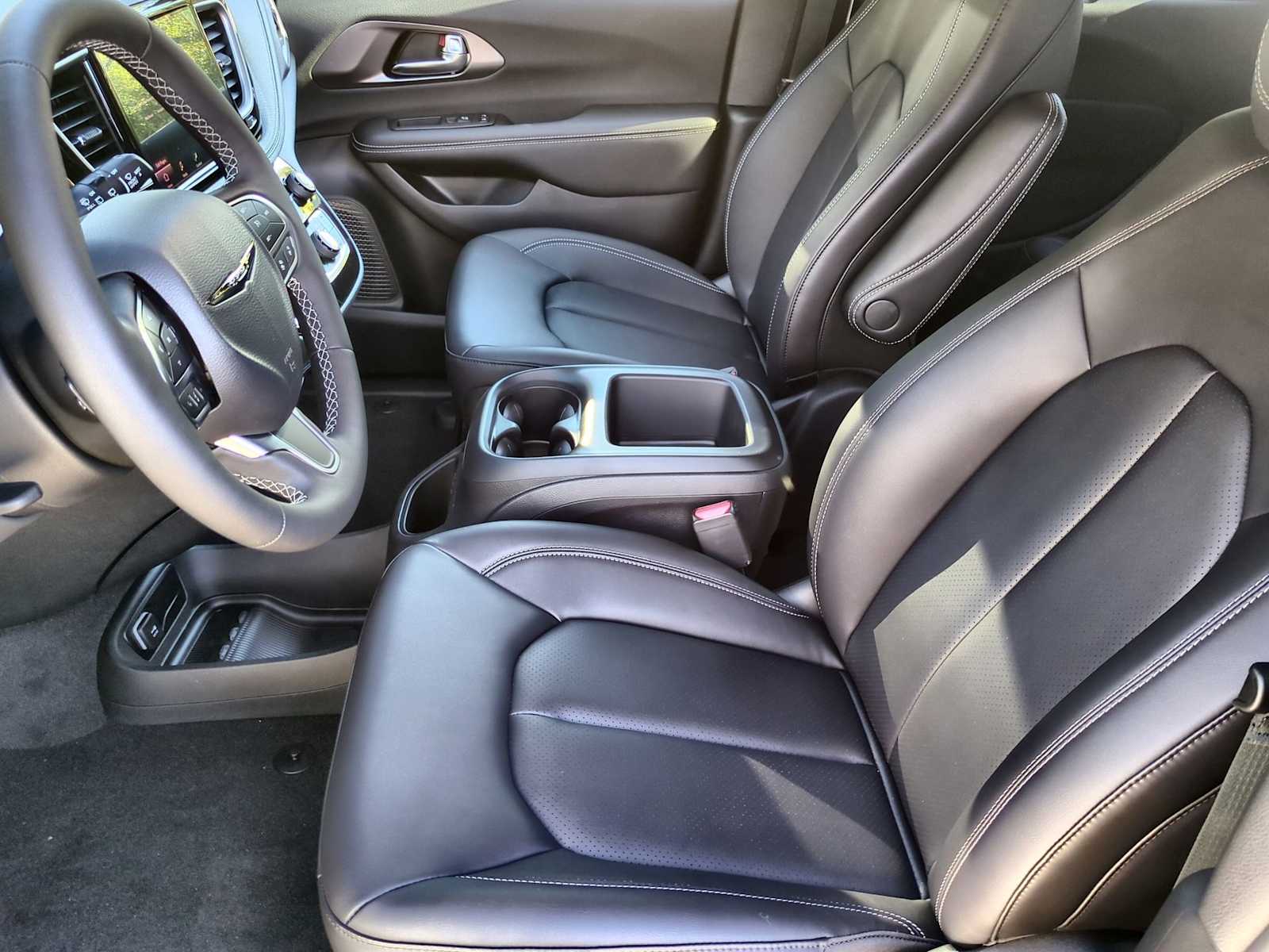 Thumbnail: 2026 Chrysler Pacifica - 16