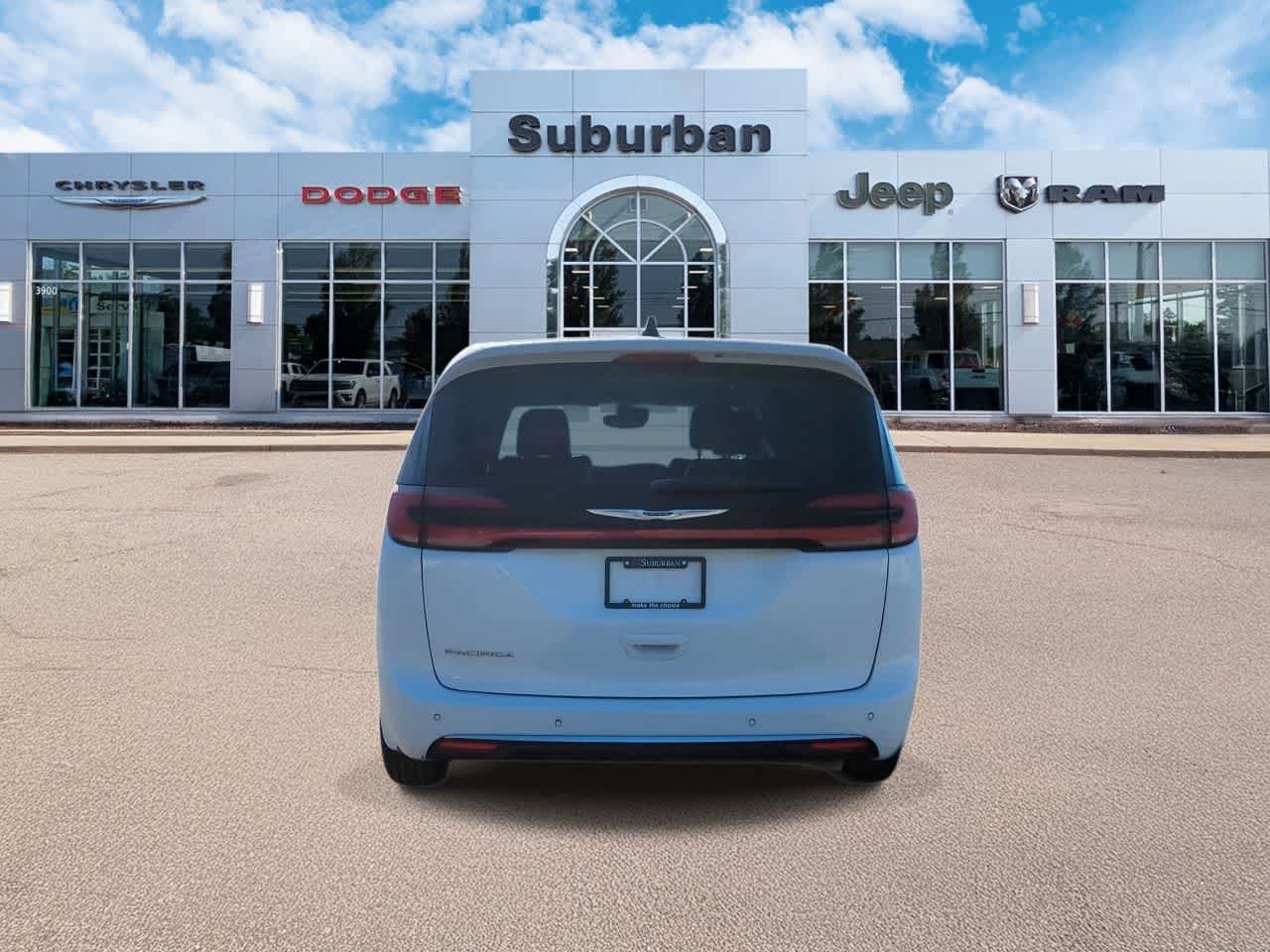 Thumbnail: 2024 Chrysler Pacifica - 7