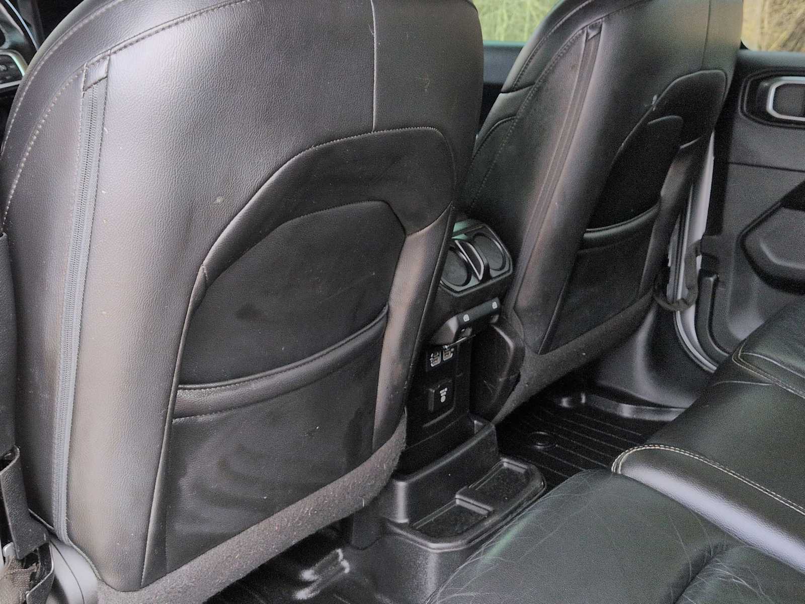 Thumbnail: 2018 Jeep Wrangler - 18