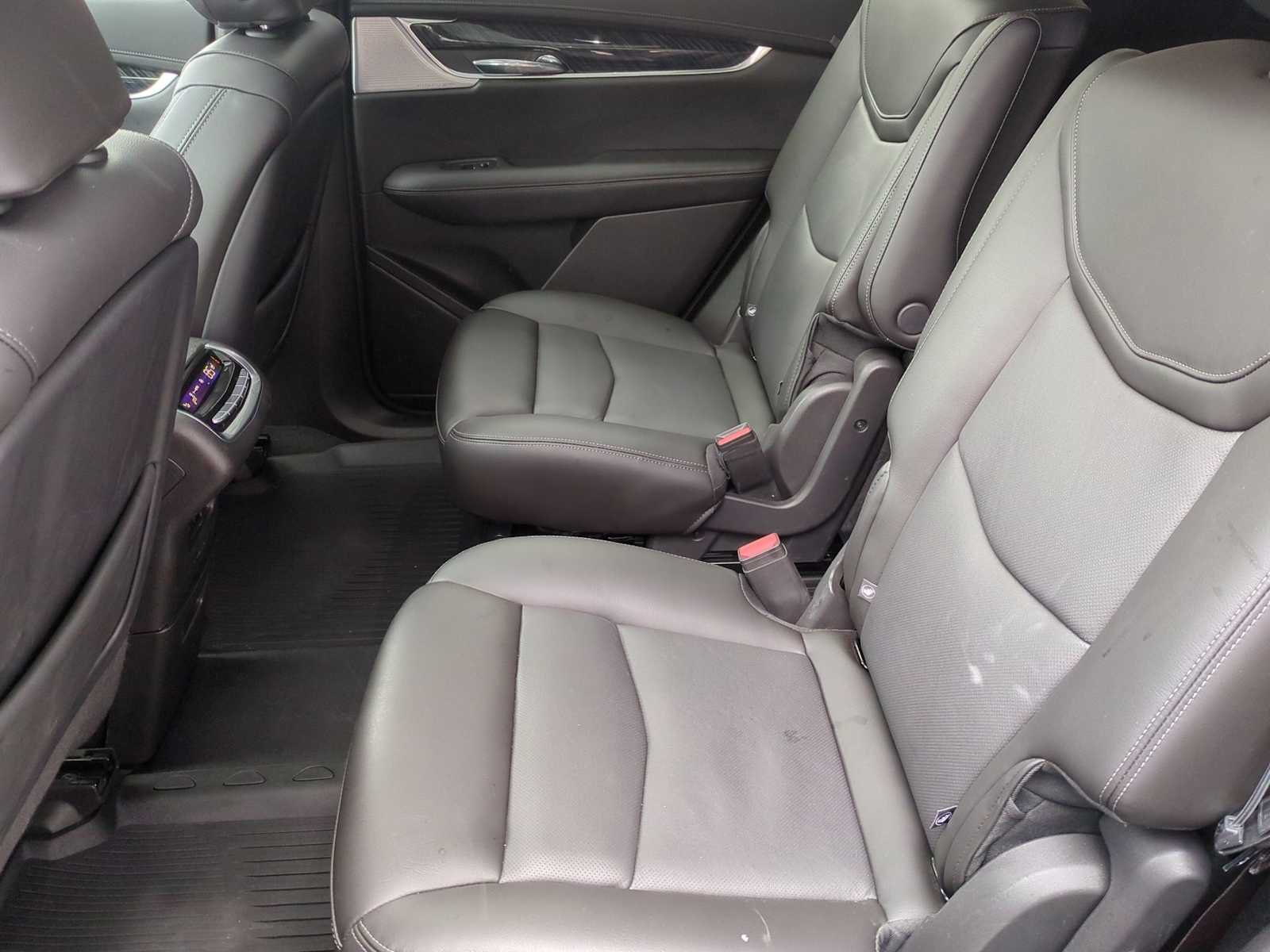 Thumbnail: 2023 Cadillac XT6 - 20