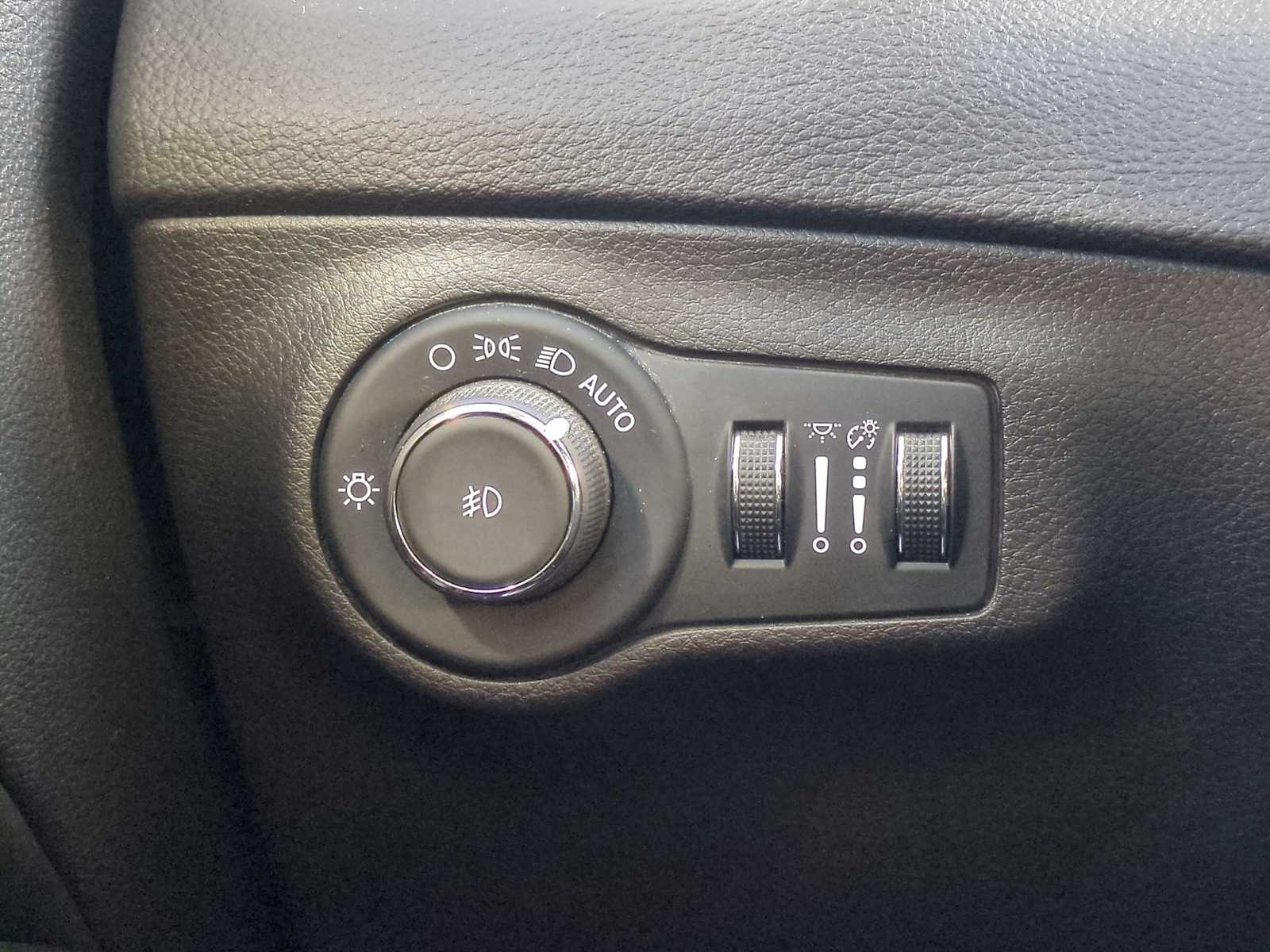 Thumbnail: 2020 Jeep Compass - 36