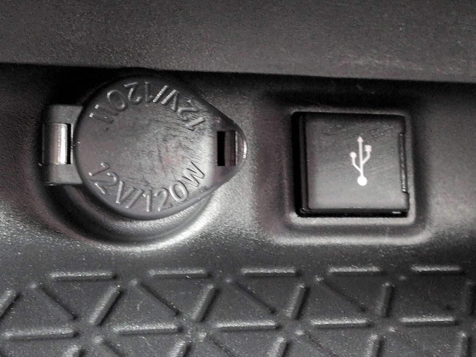 Thumbnail: 2020 Toyota RAV4 - 33