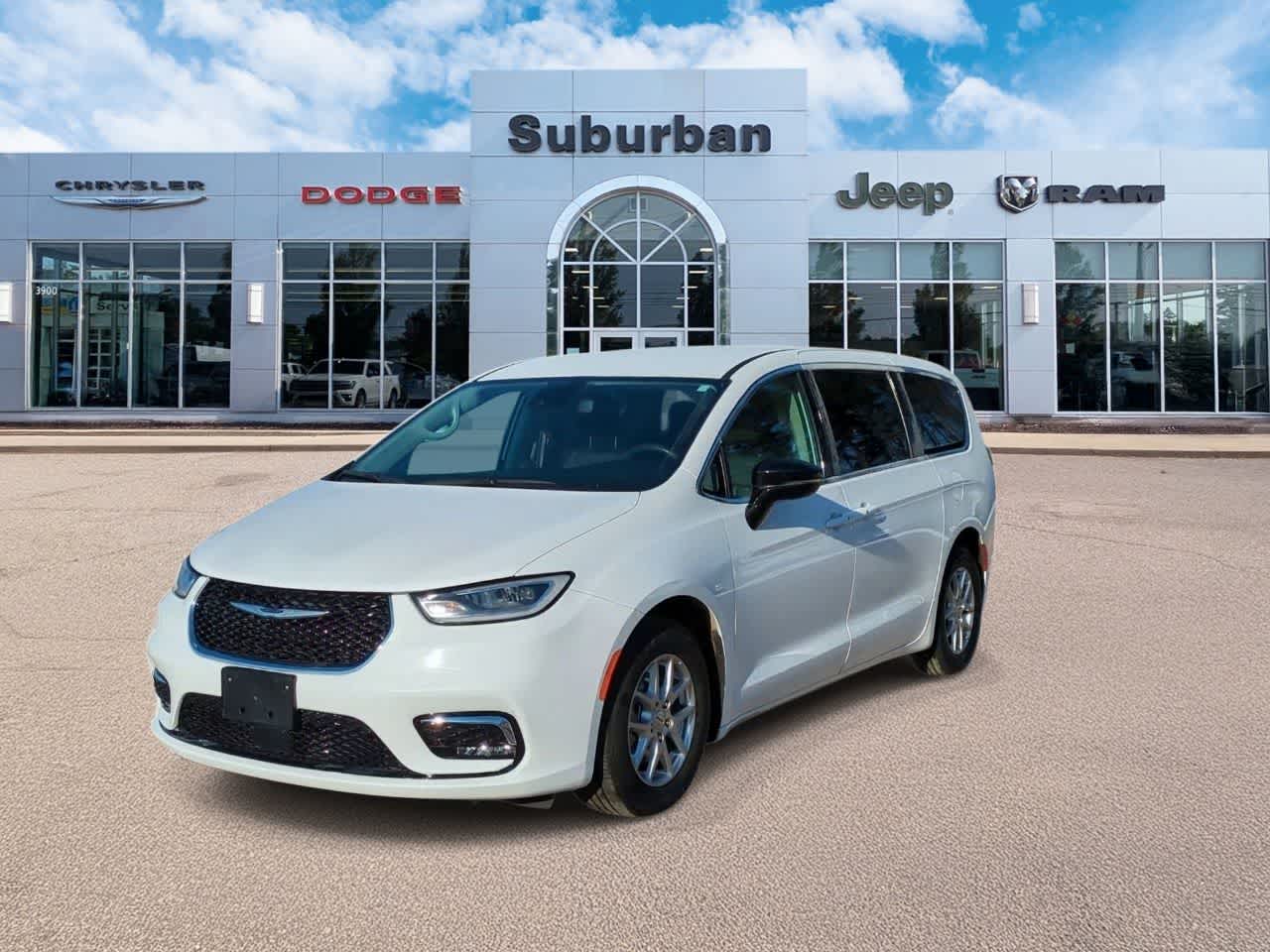 Thumbnail: 2024 Chrysler Pacifica - 4