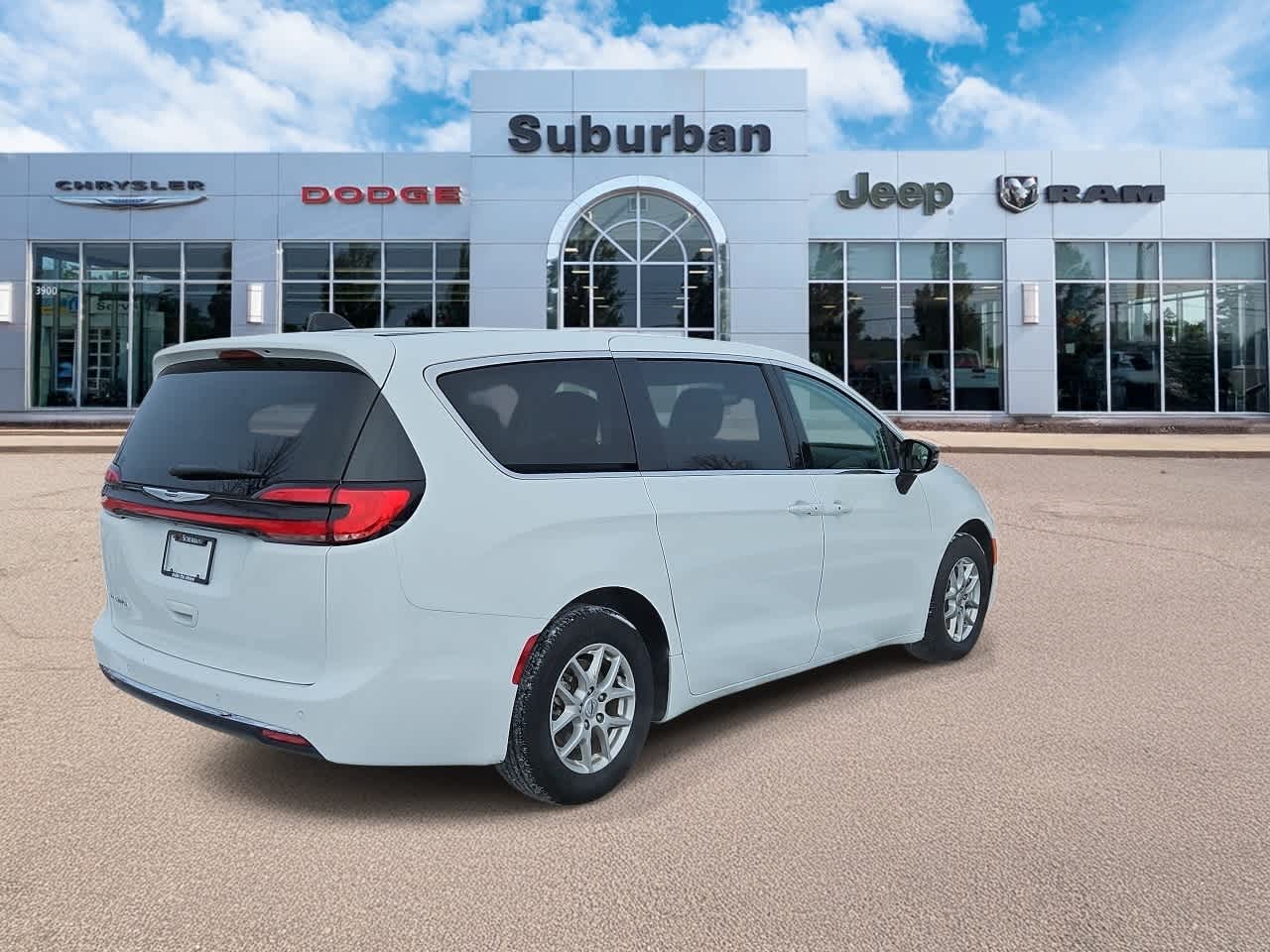 Thumbnail: 2024 Chrysler Pacifica - 8