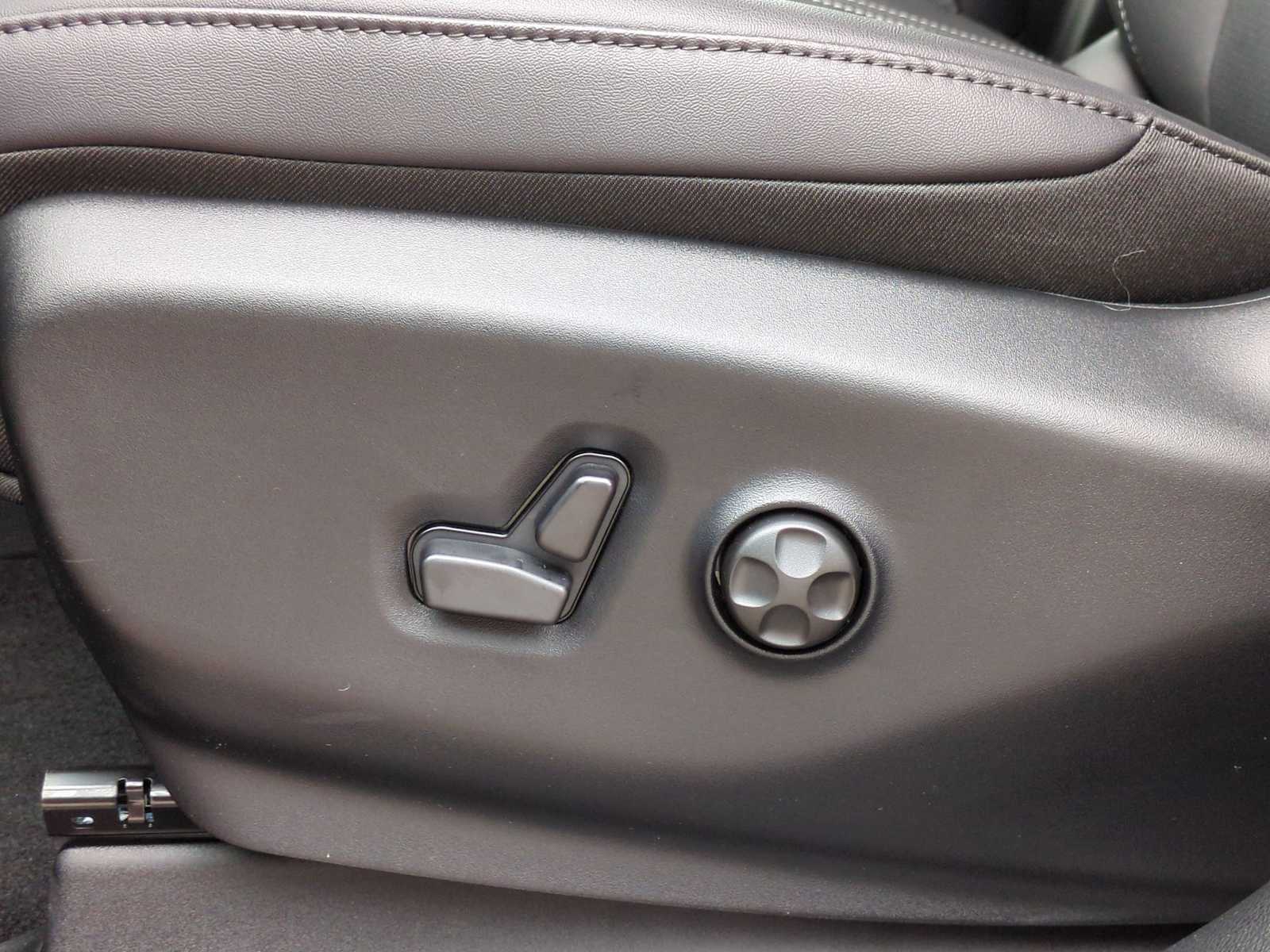 Thumbnail: 2026 Chrysler Pacifica - 17