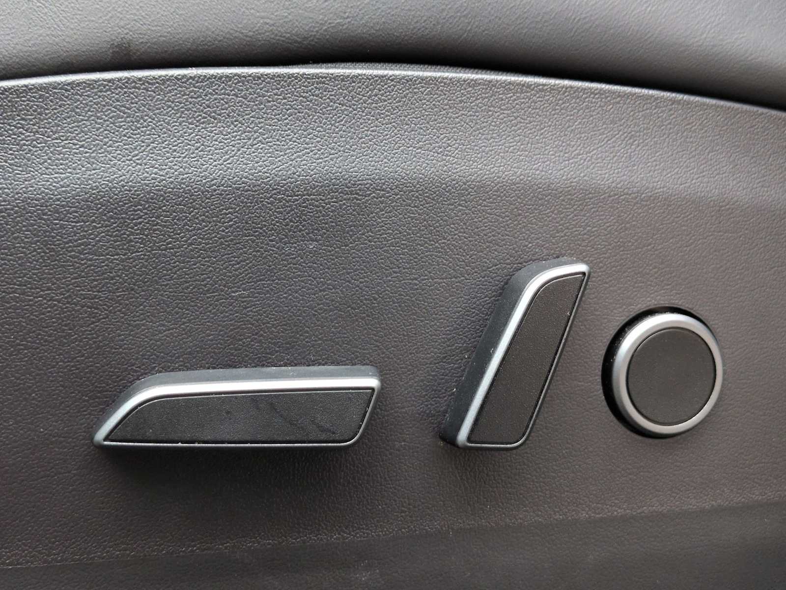 Thumbnail: 2022 Tesla Model Y - 17